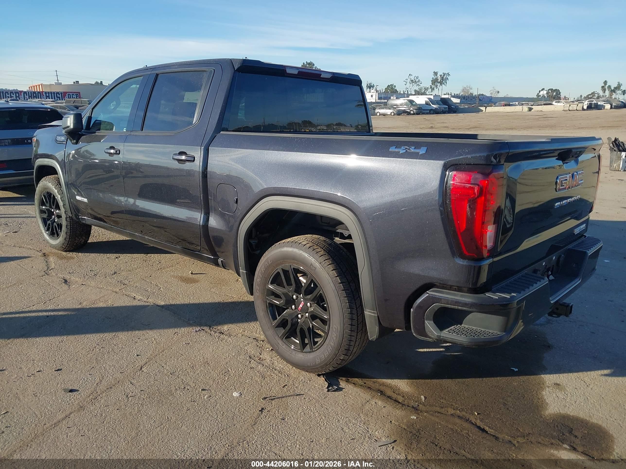 GMC SIERRA image 3