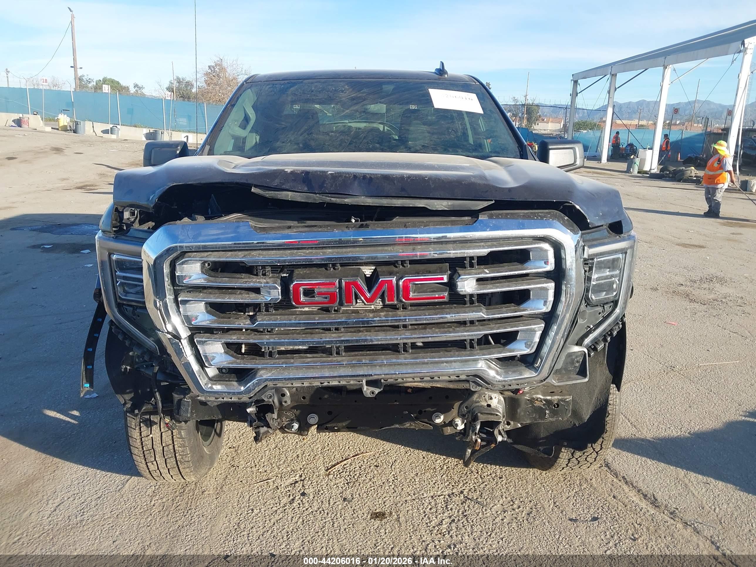 GMC SIERRA image 6