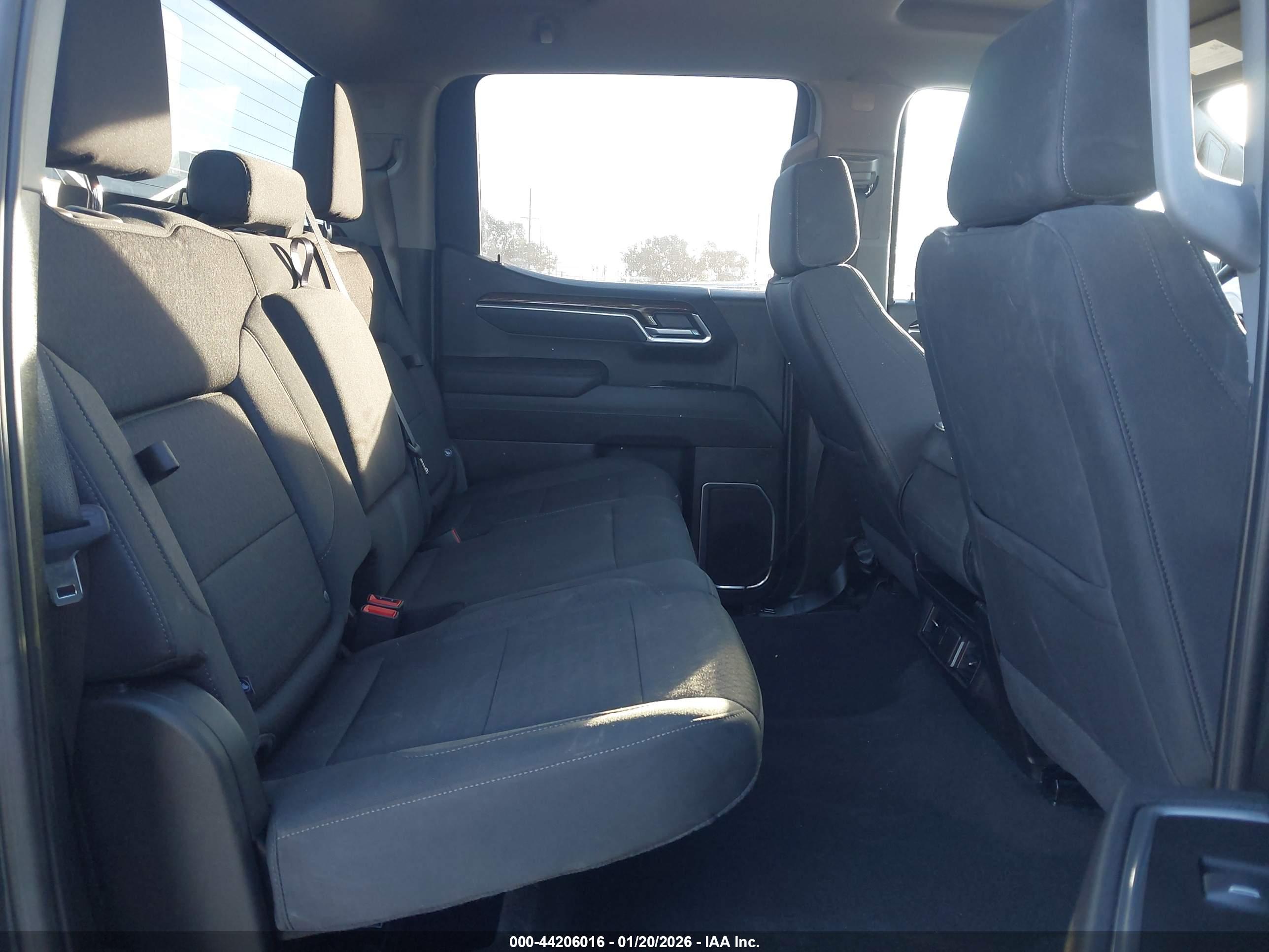 GMC SIERRA image 8