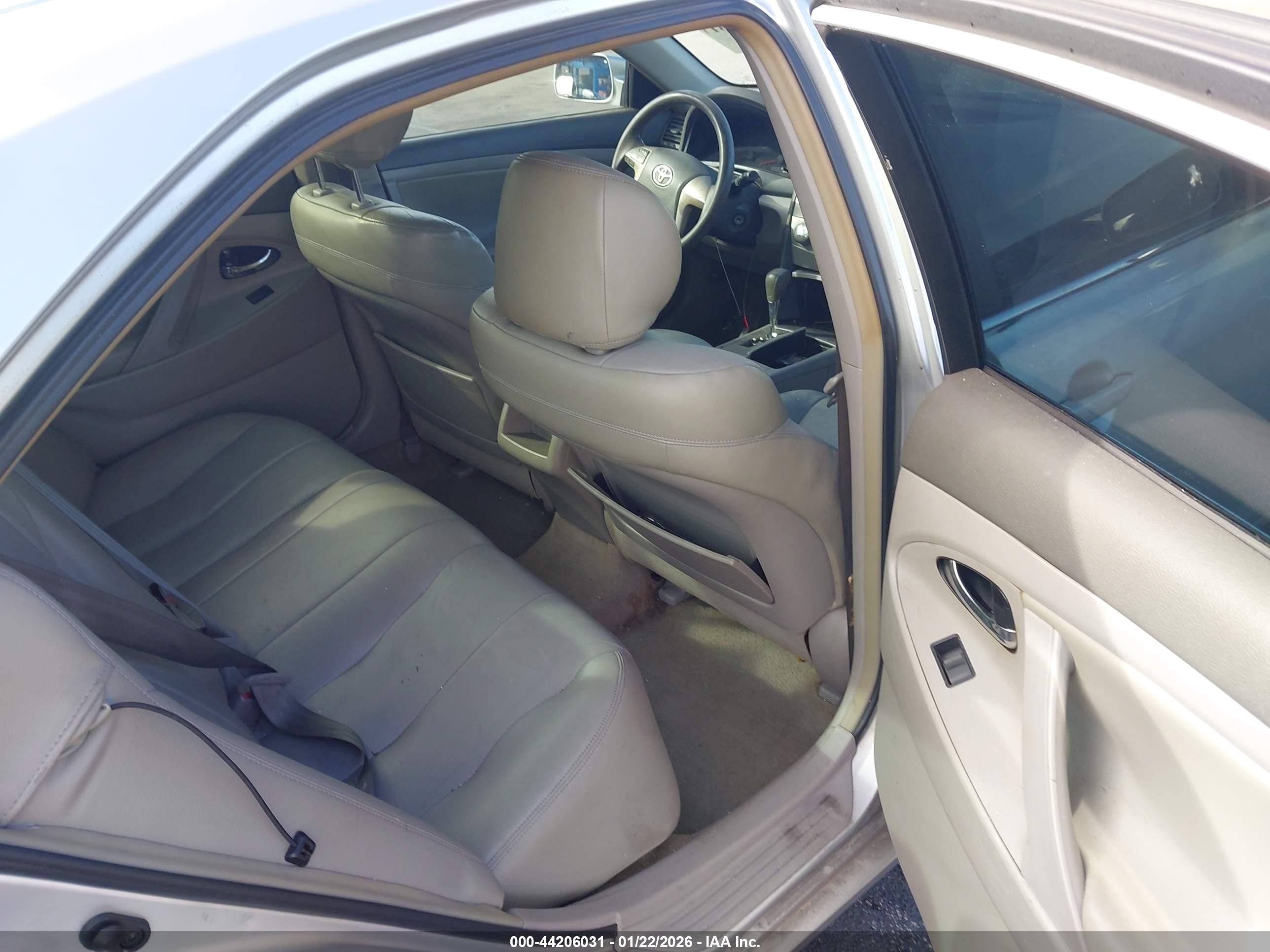 TOYOTA CAMRY image 8