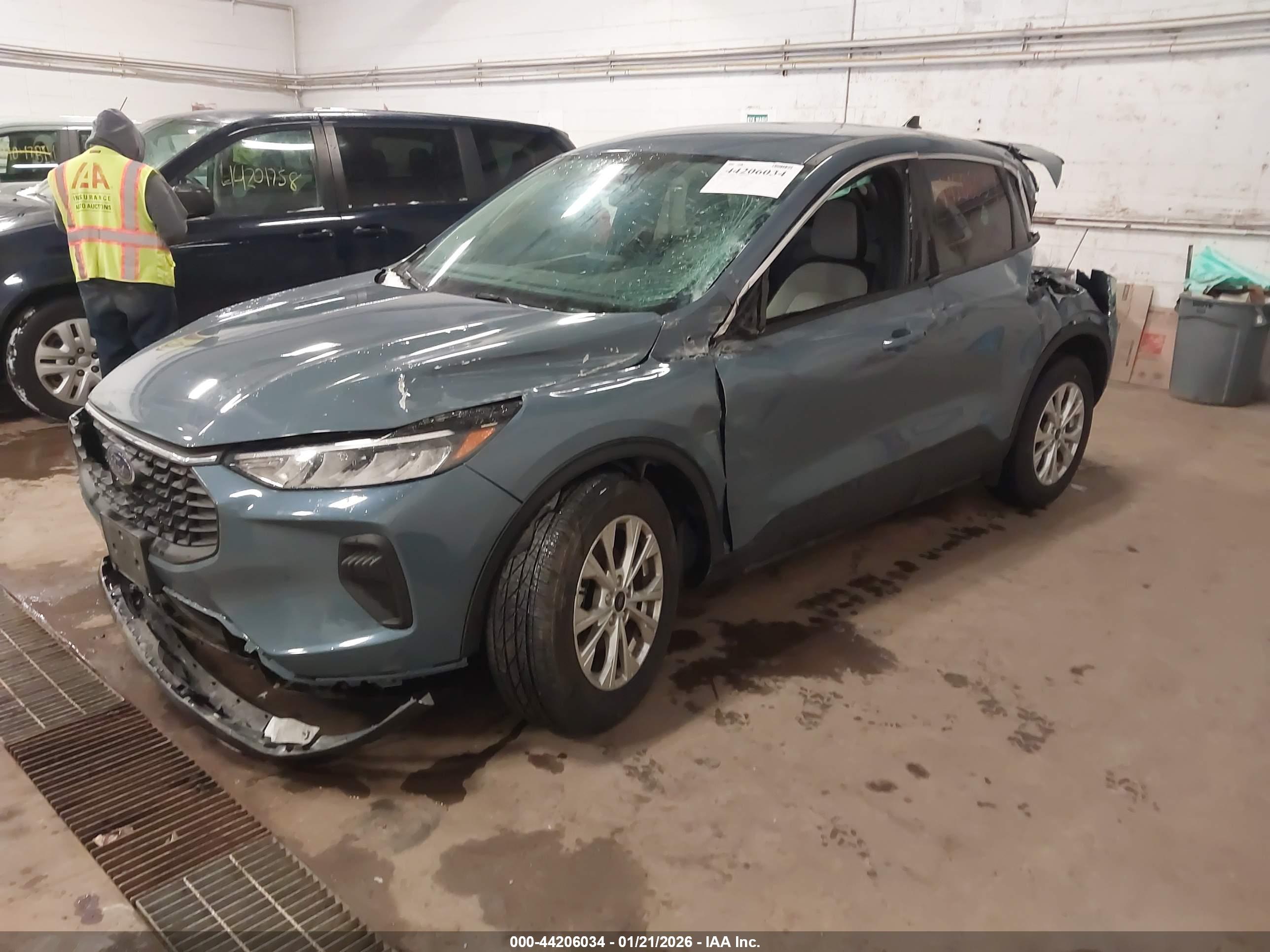 FORD ESCAPE image 2