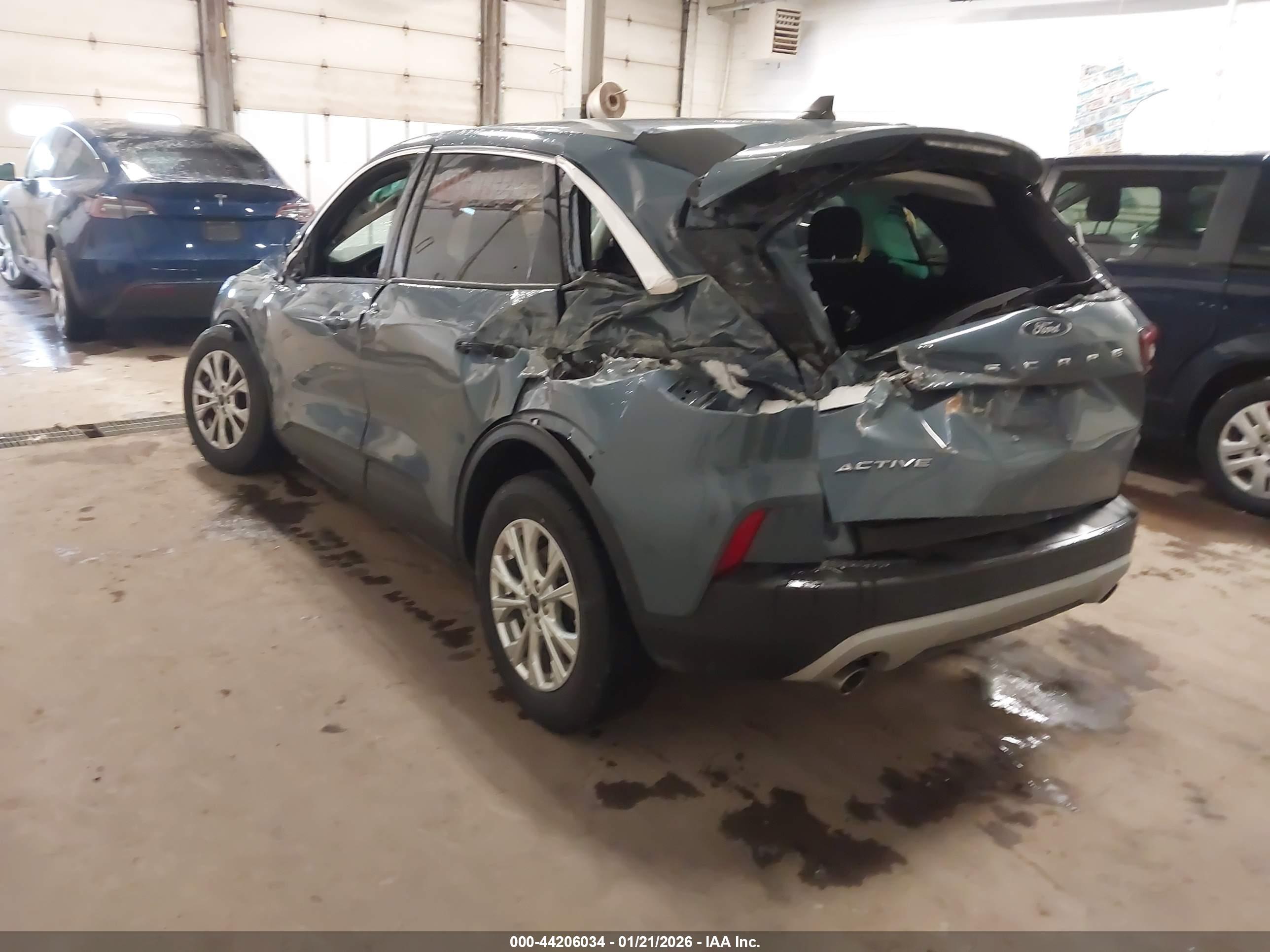 FORD ESCAPE image 3