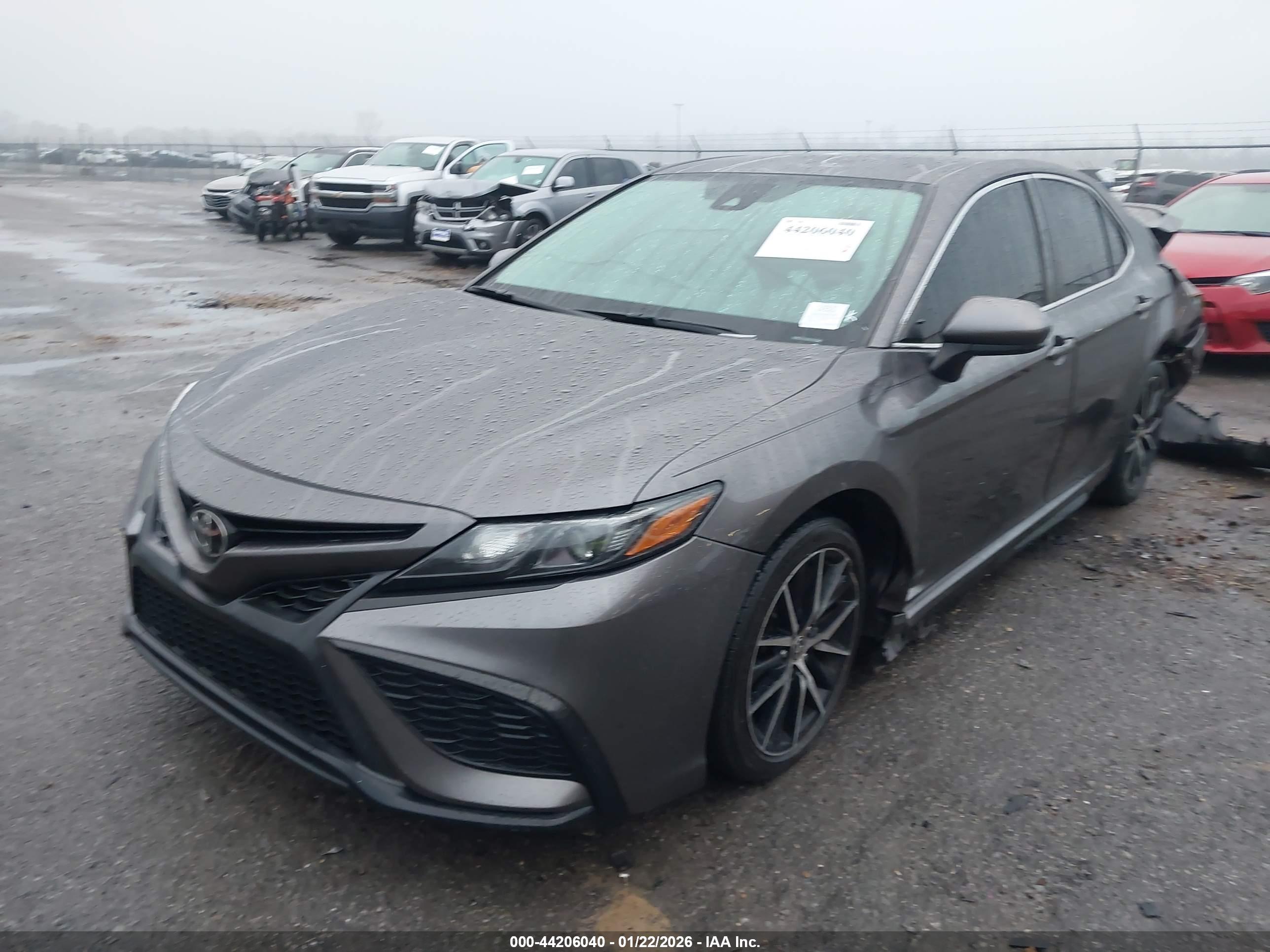 TOYOTA CAMRY image 2