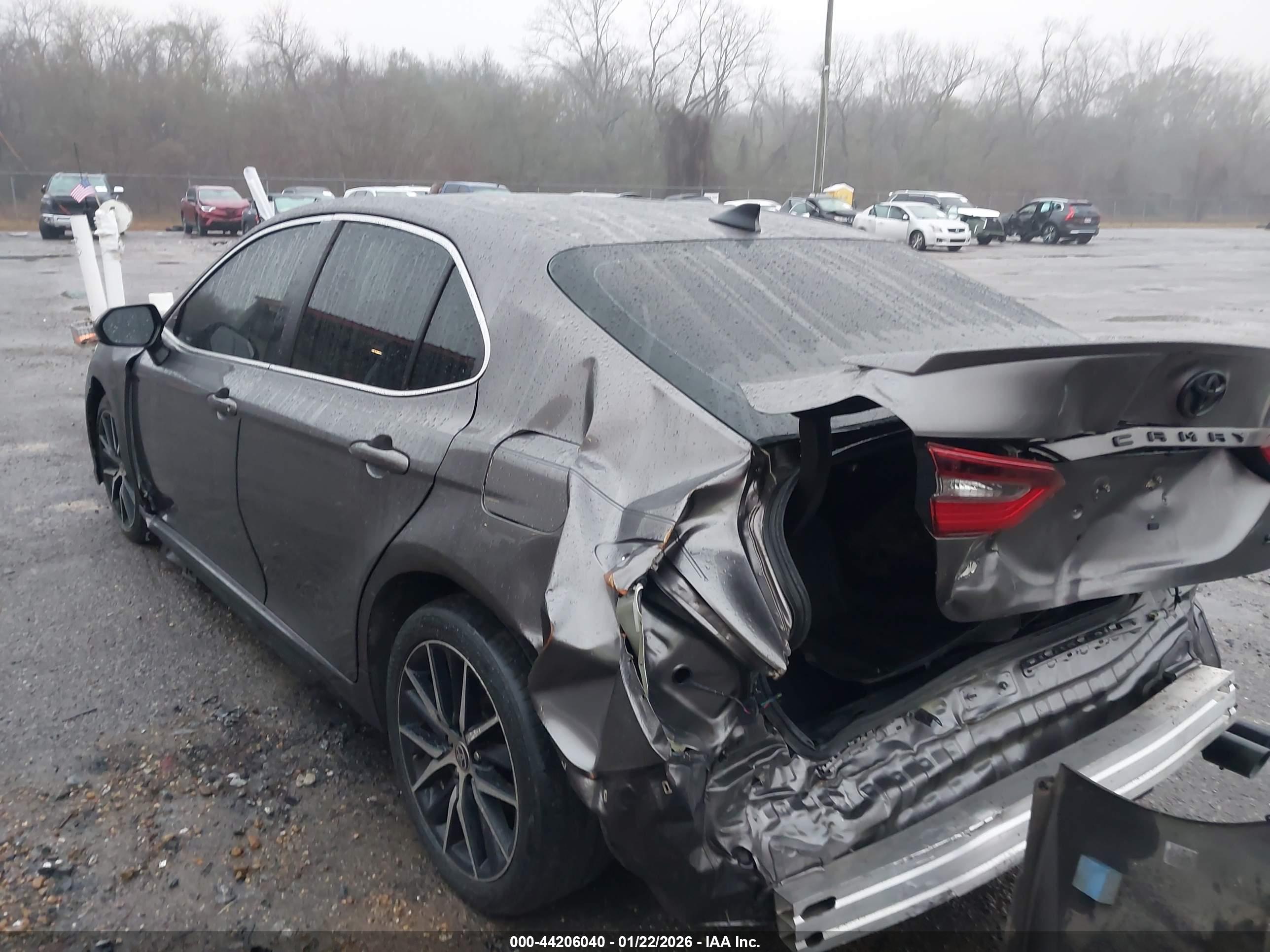 TOYOTA CAMRY image 3