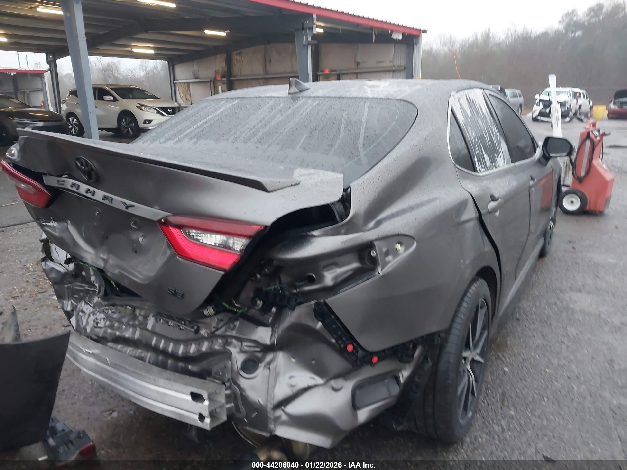 TOYOTA CAMRY image 4