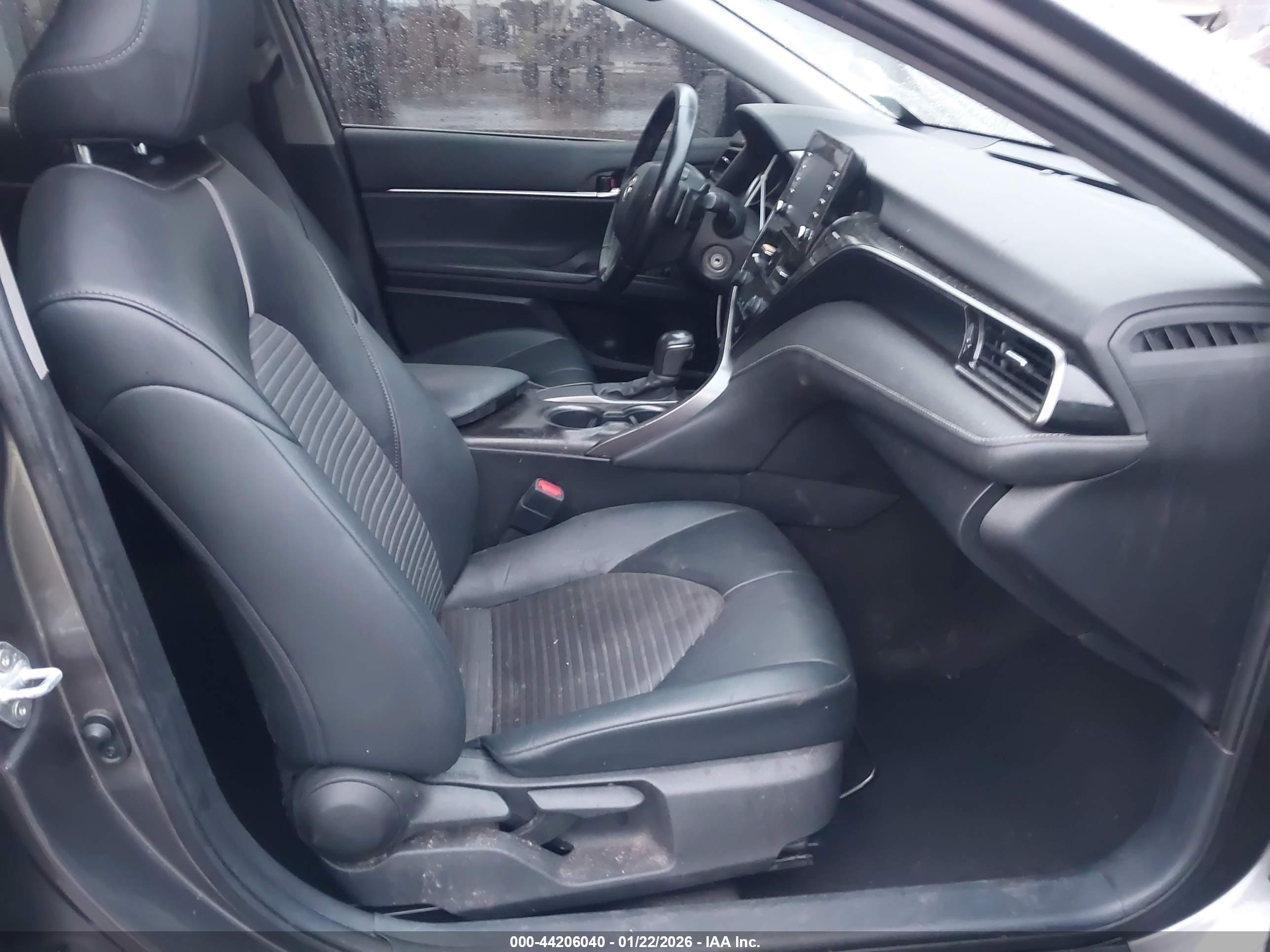 TOYOTA CAMRY image 5