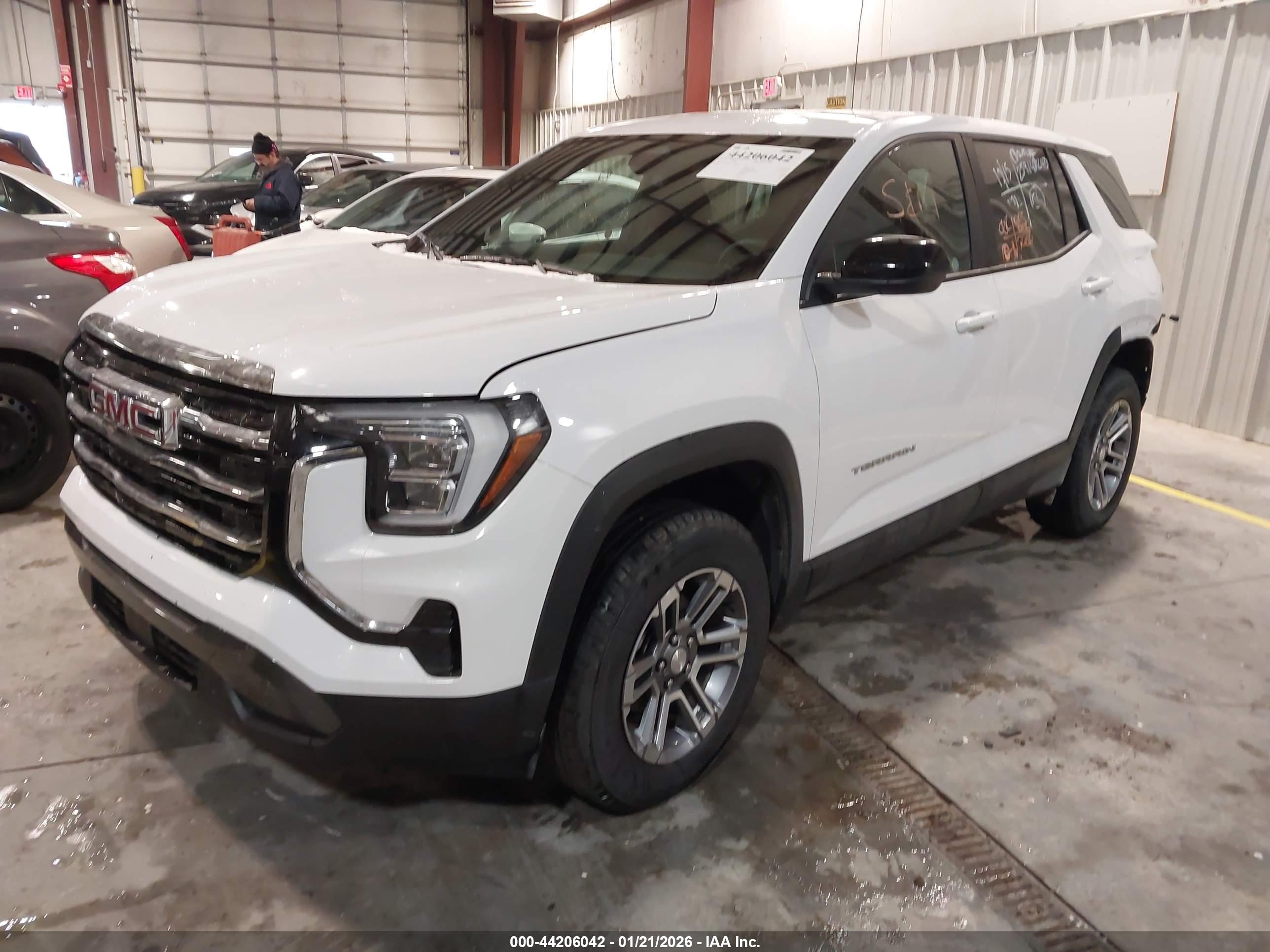 GMC TERRAIN image 2