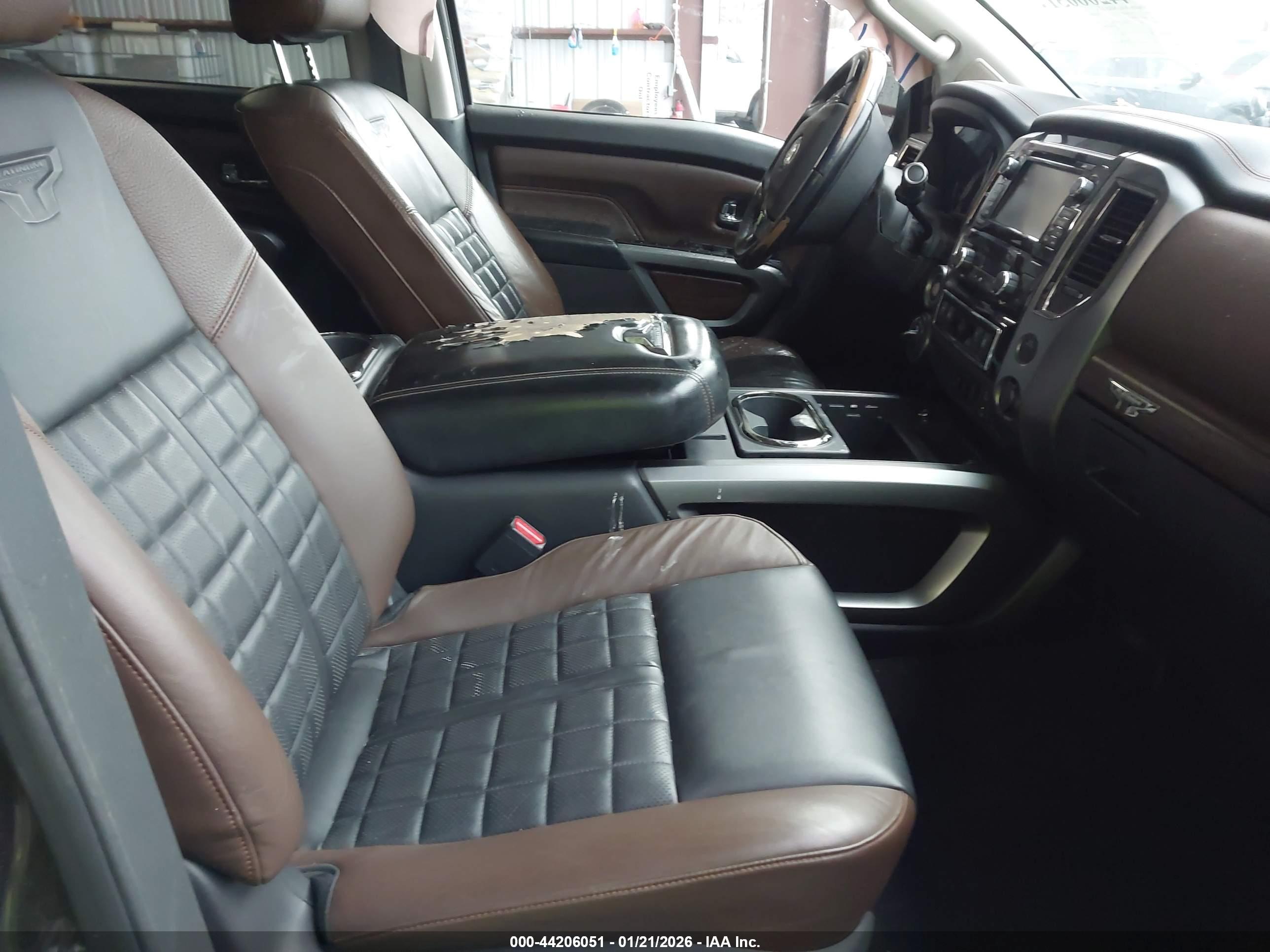 NISSAN TITAN image 5