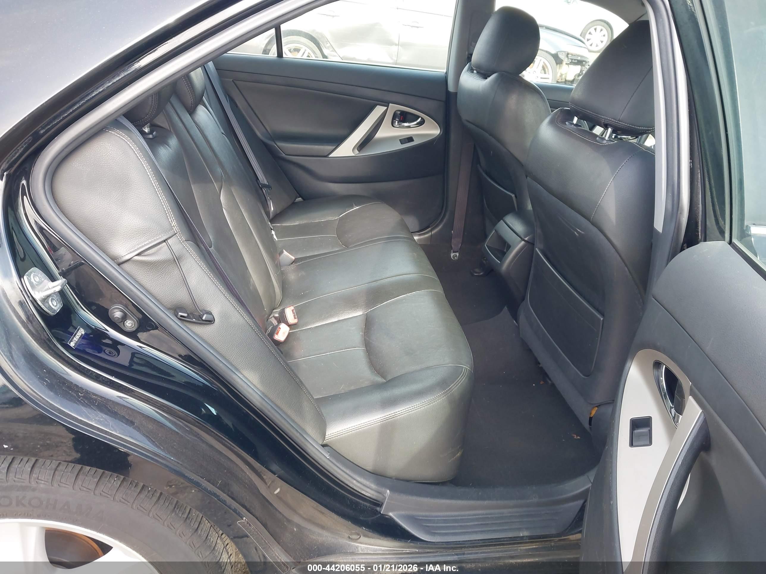 TOYOTA CAMRY image 8