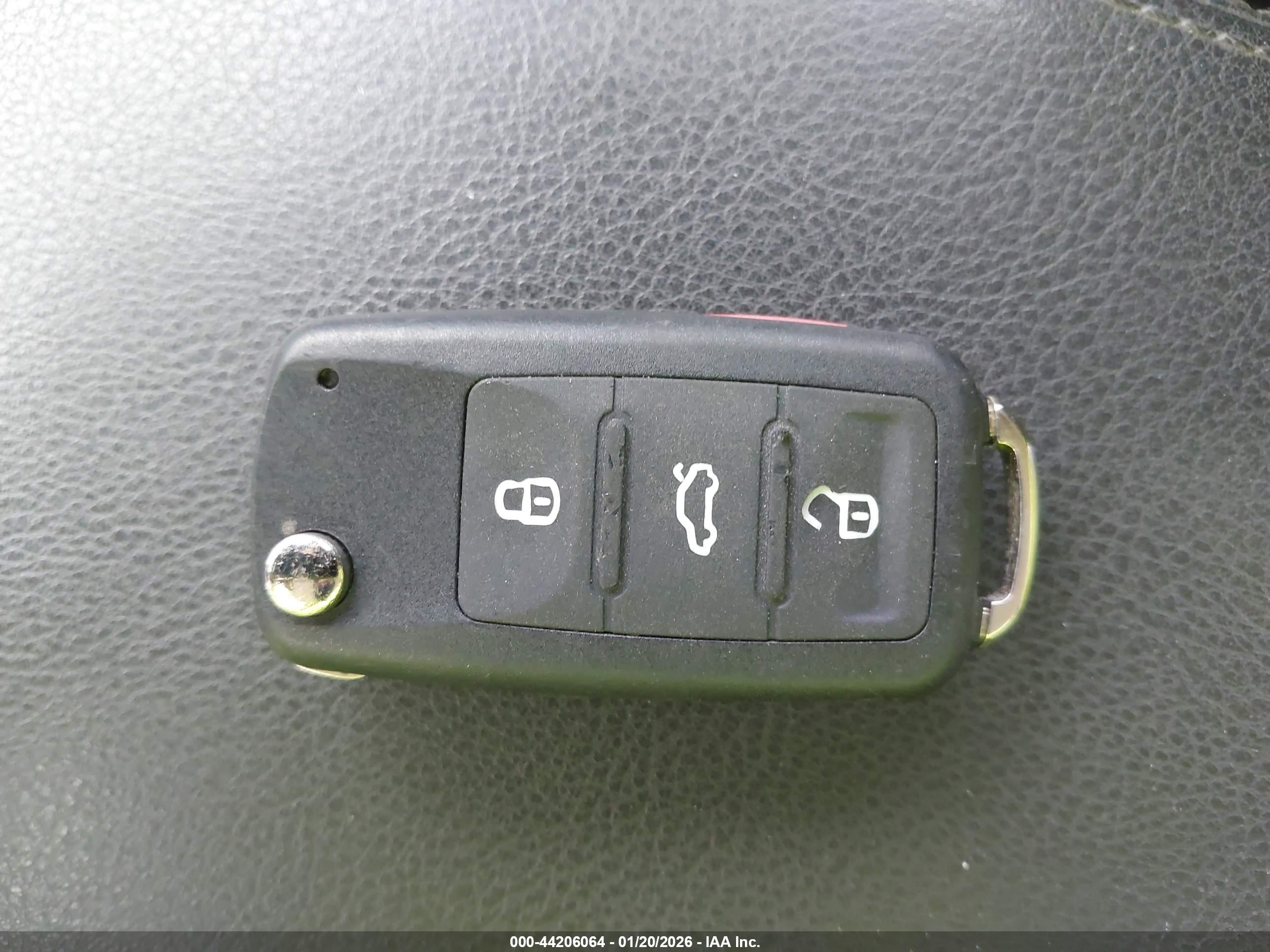 VOLKSWAGEN PASSAT image 11