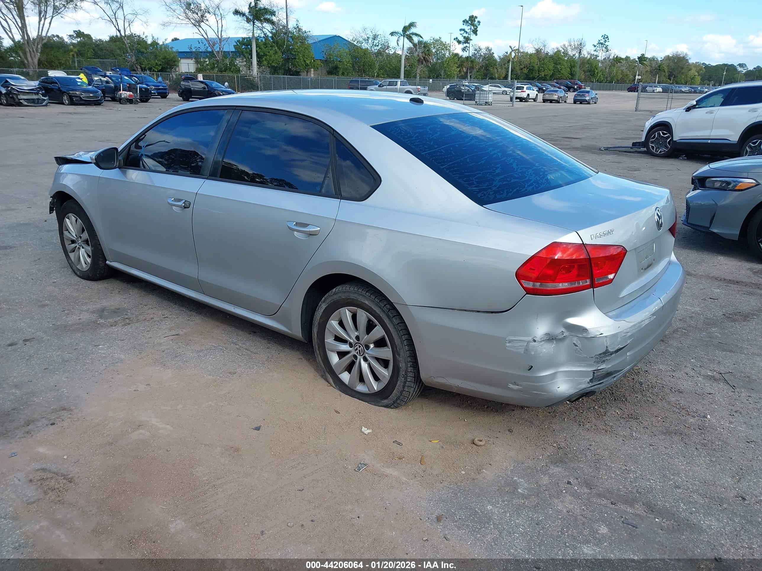 VOLKSWAGEN PASSAT image 3