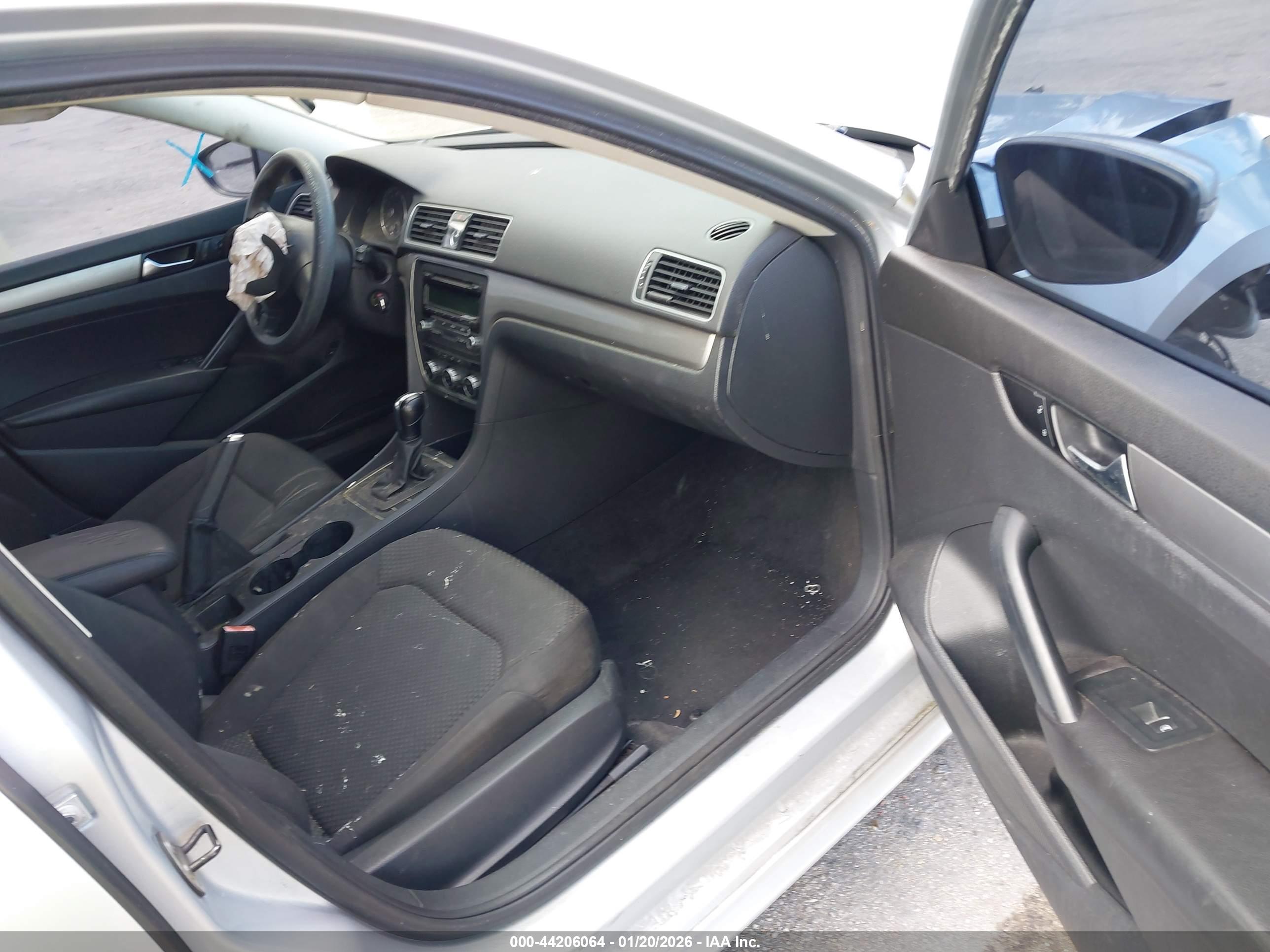 VOLKSWAGEN PASSAT image 5