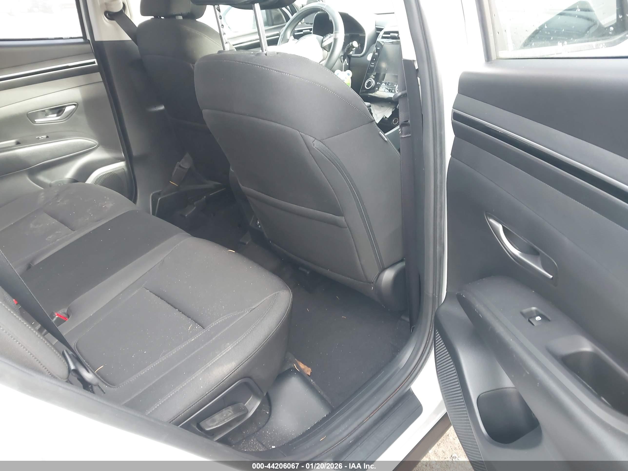 HYUNDAI TUCSON image 8