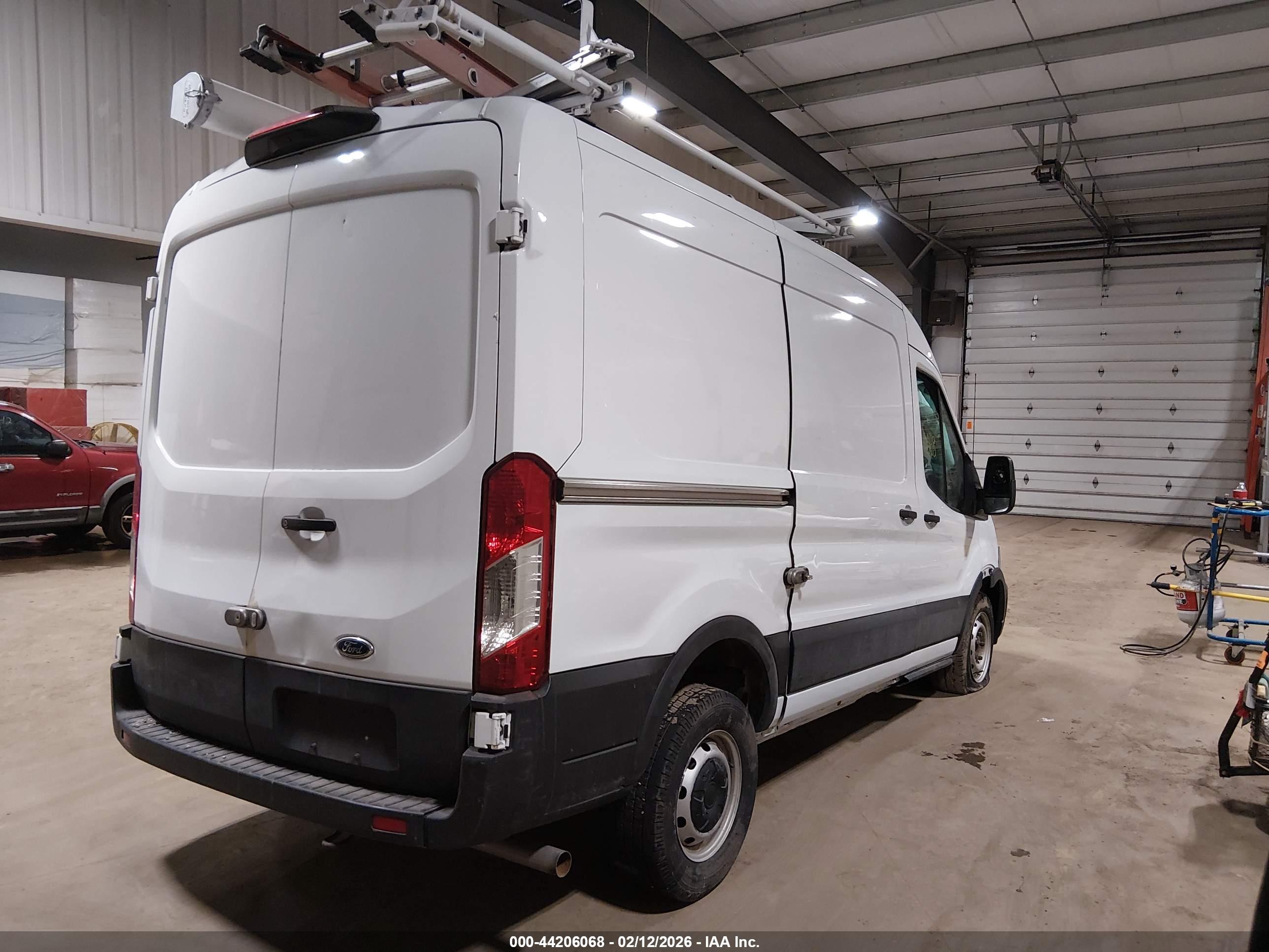 FORD TRANSIT-250 image 4