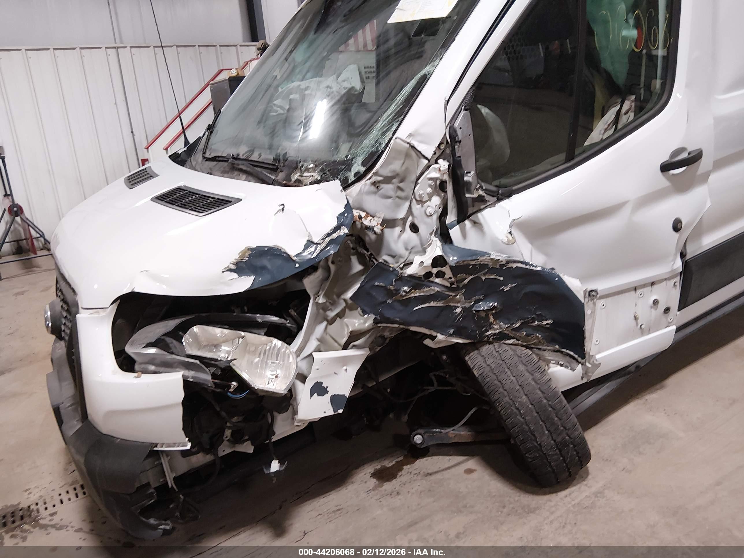 FORD TRANSIT-250 image 6