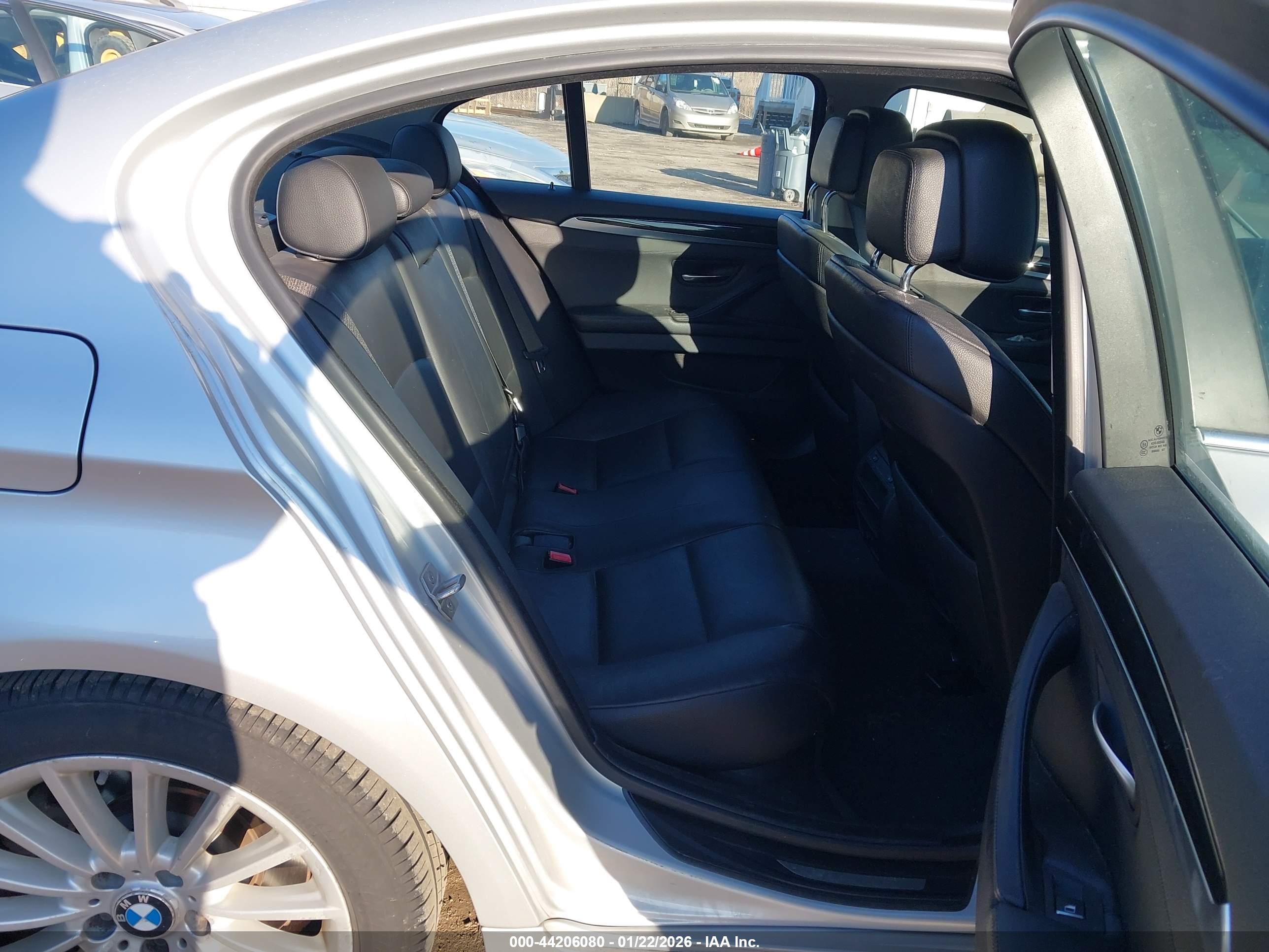 BMW 535I image 8