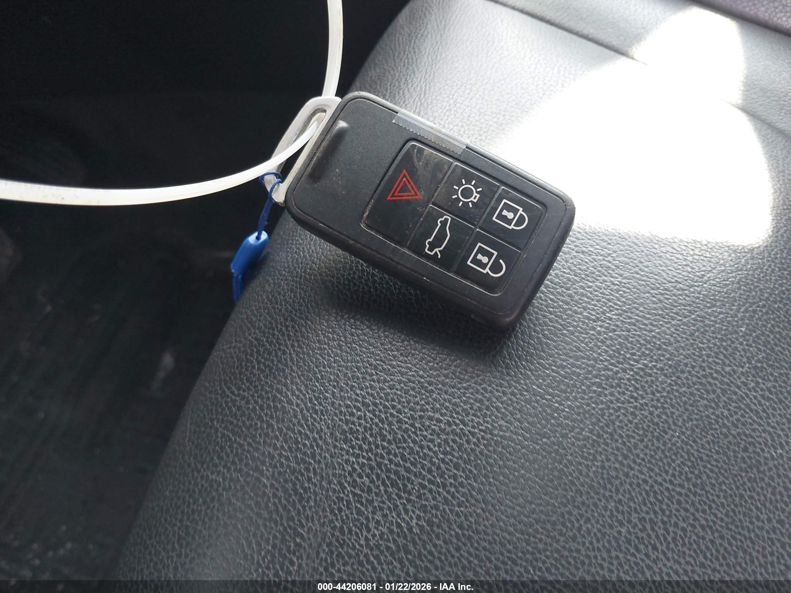VOLVO S60 image 11
