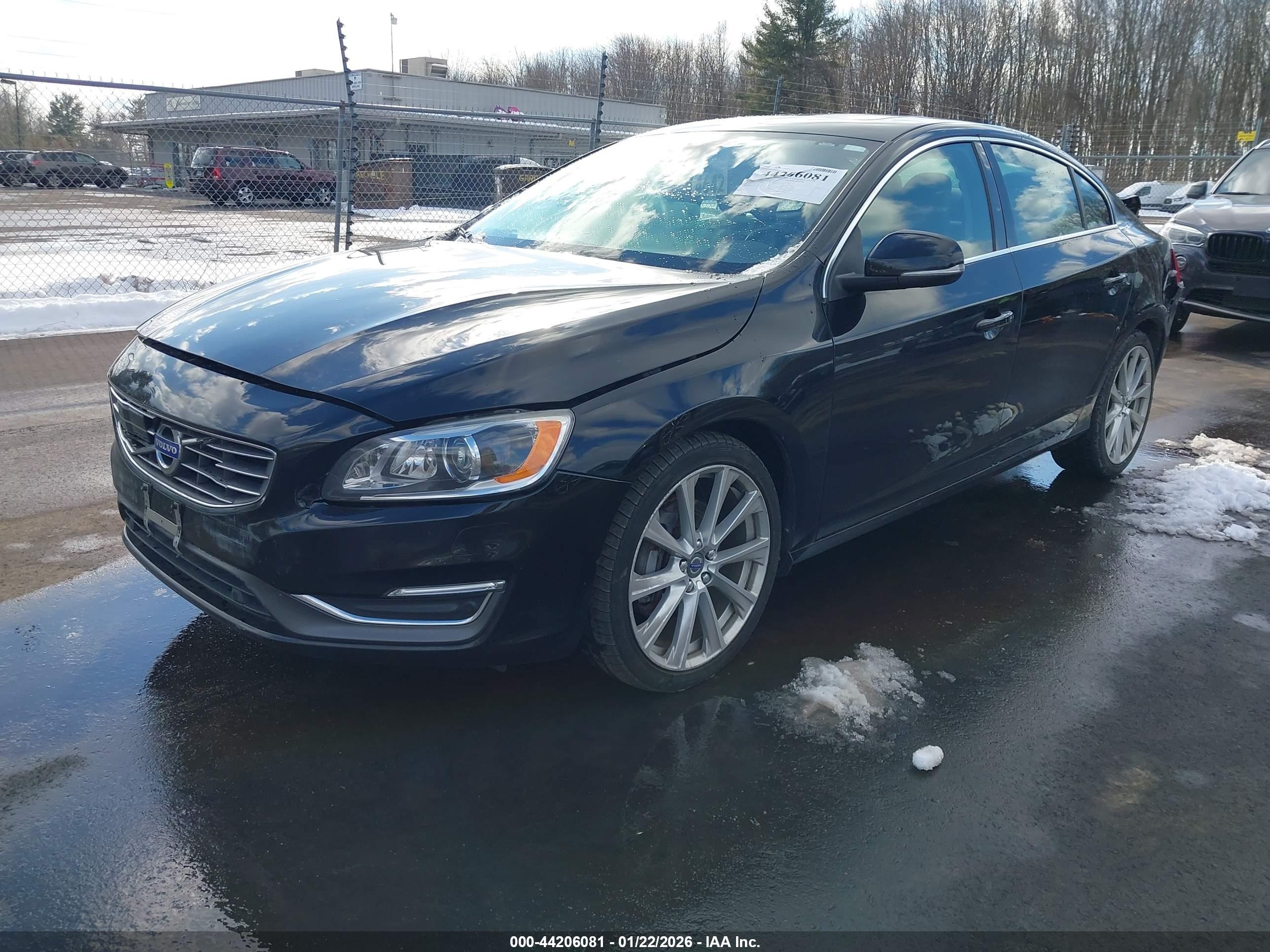 VOLVO S60 image 2