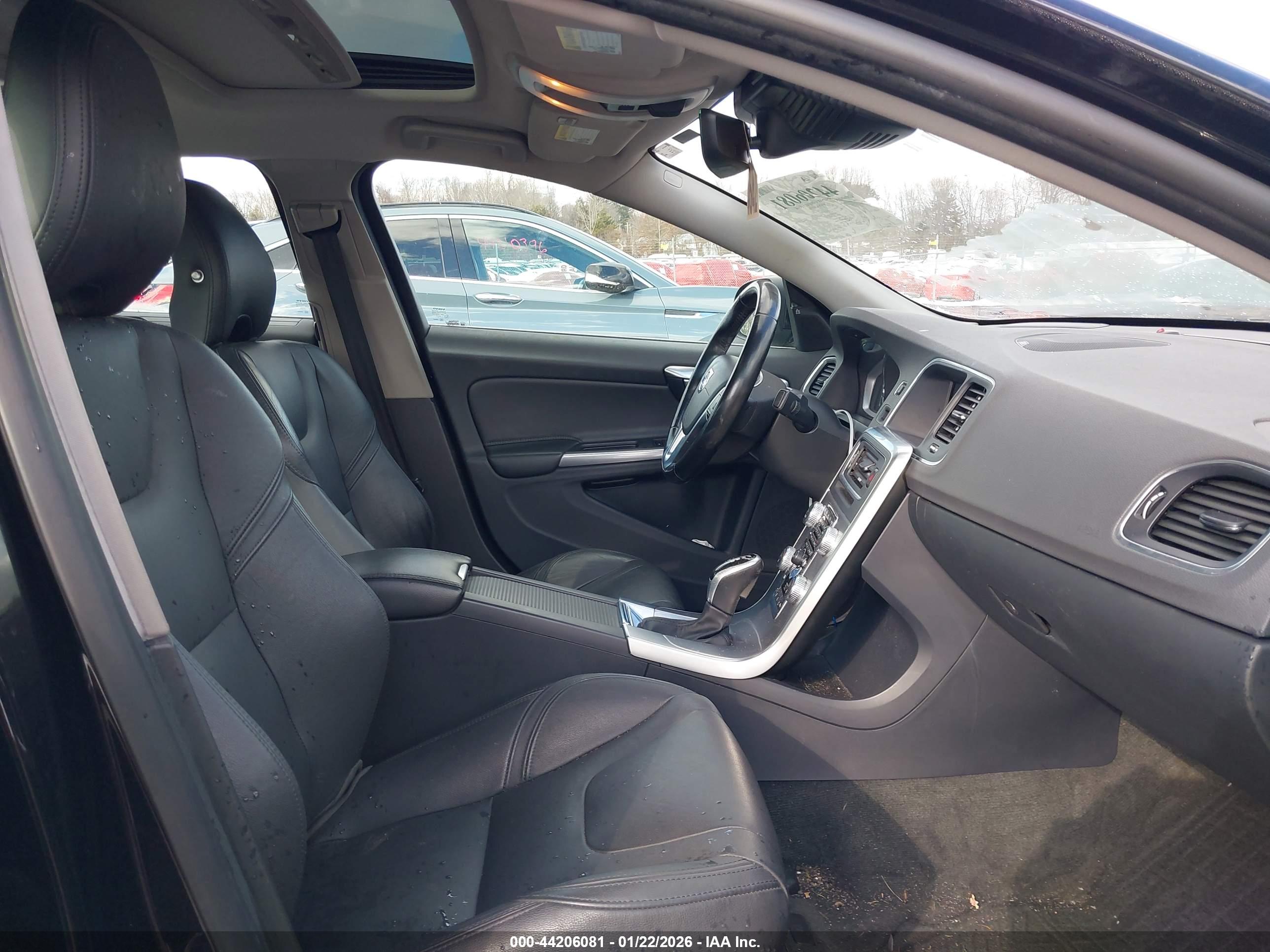 VOLVO S60 image 5