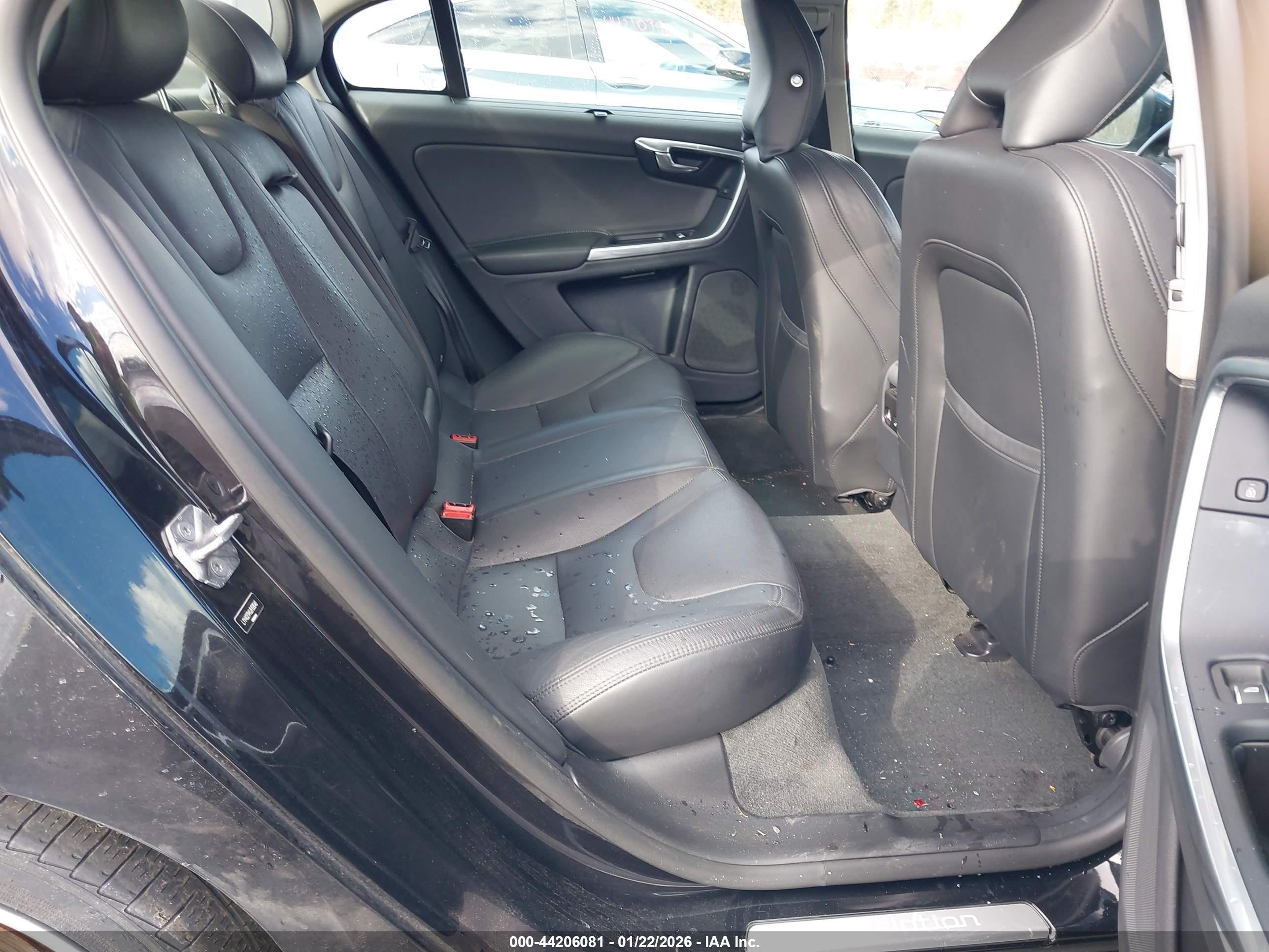 VOLVO S60 image 8