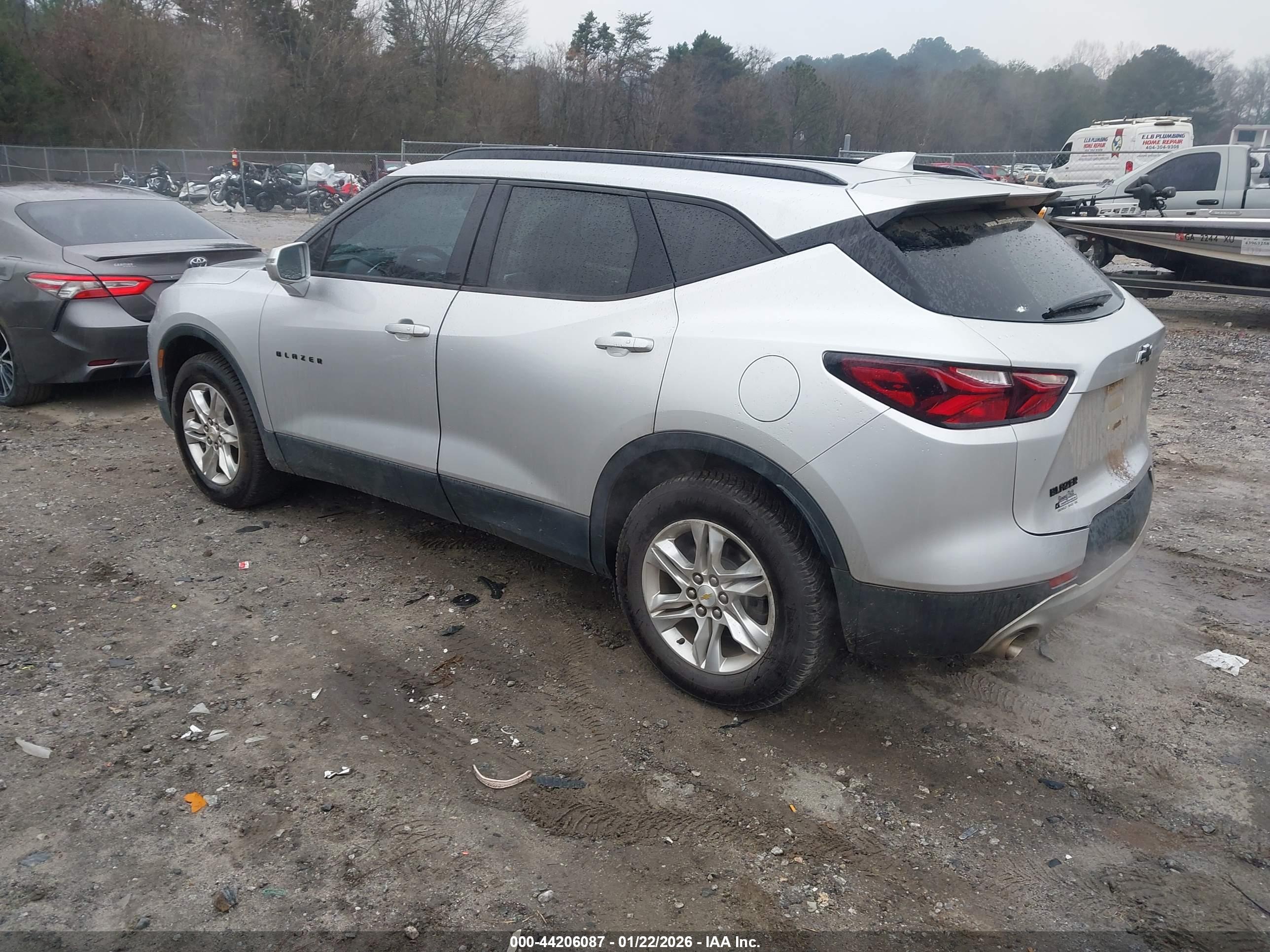 CHEVROLET BLAZER image 3