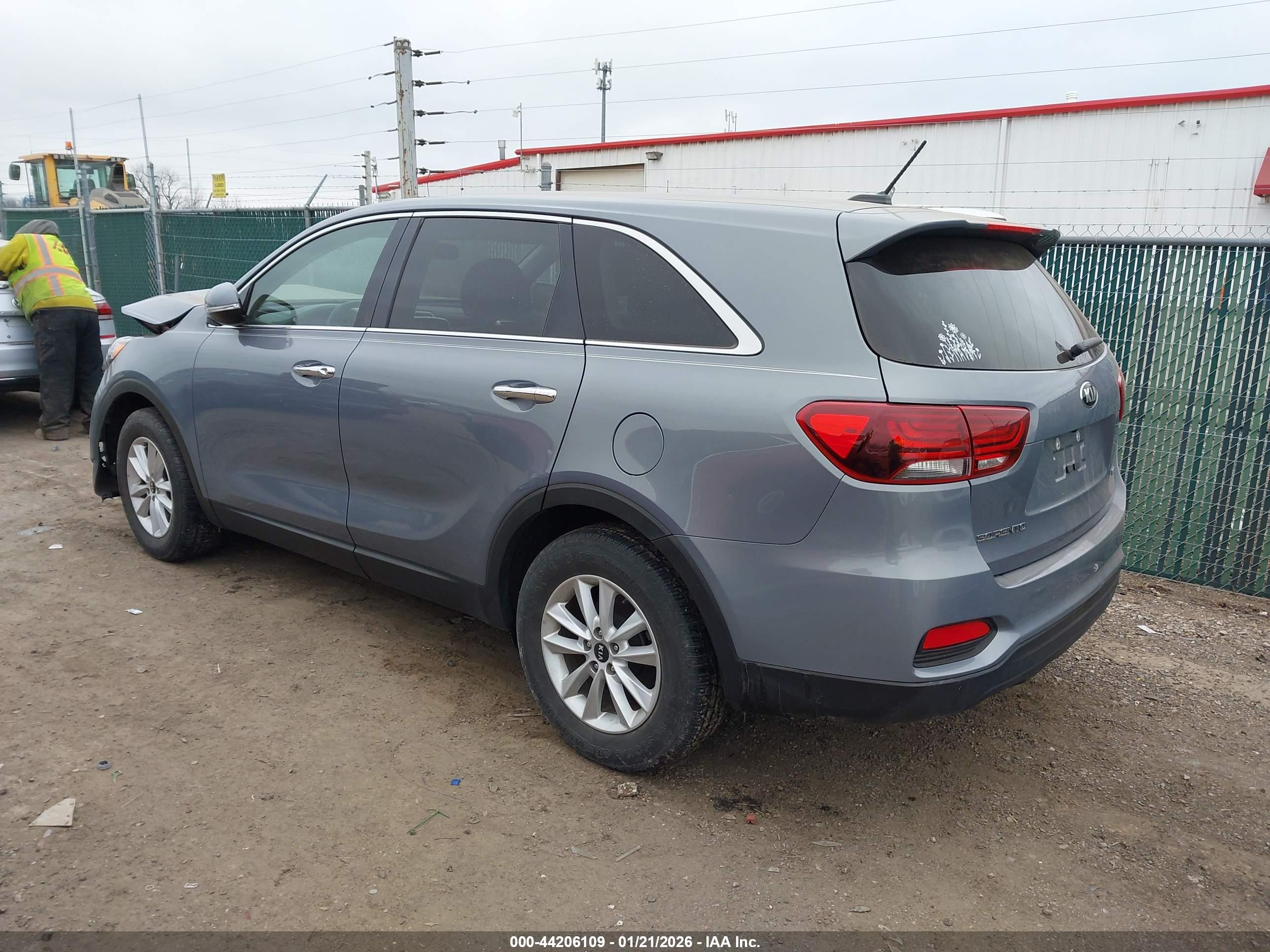 KIA SORENTO image 3