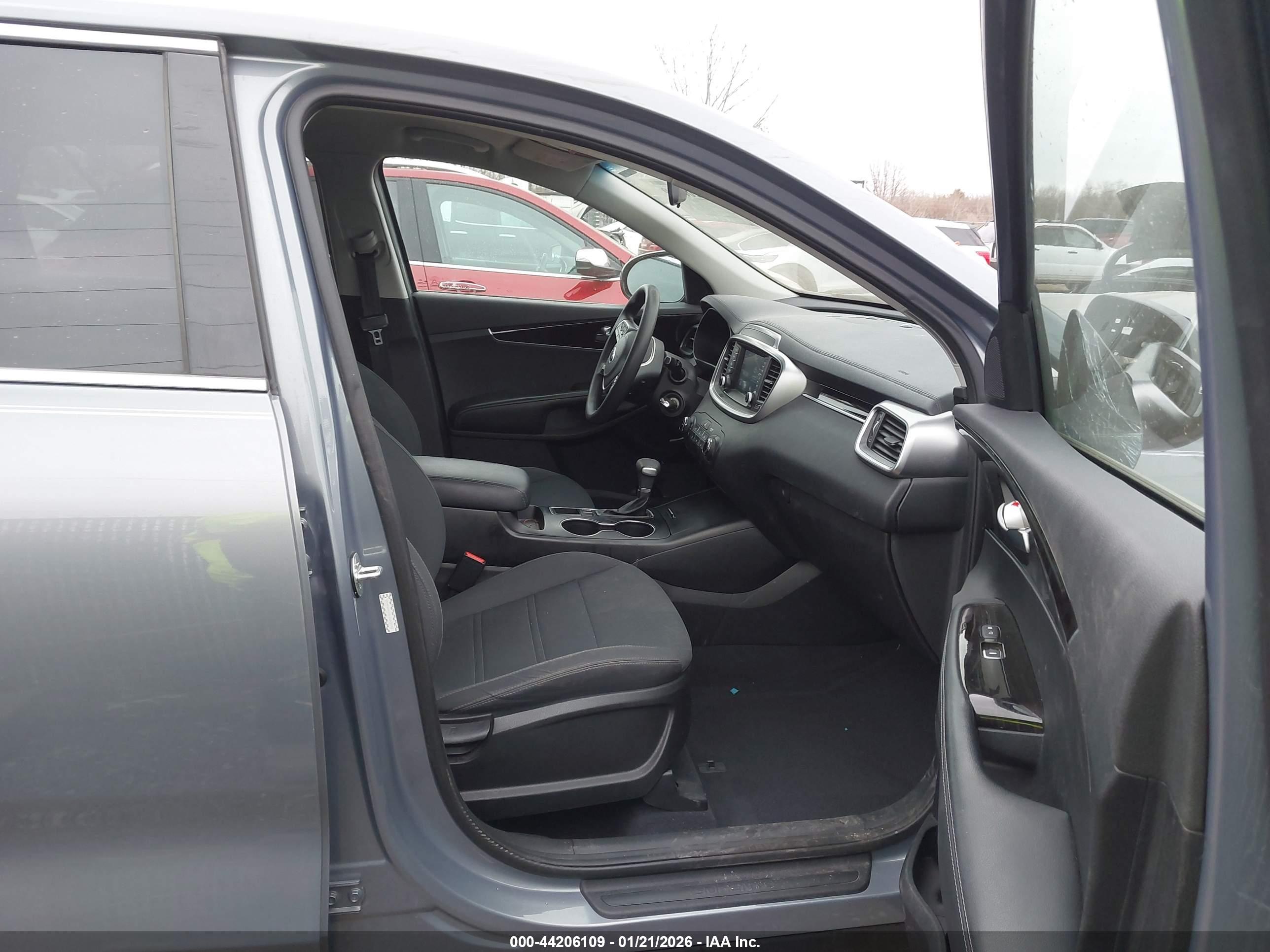 KIA SORENTO image 5