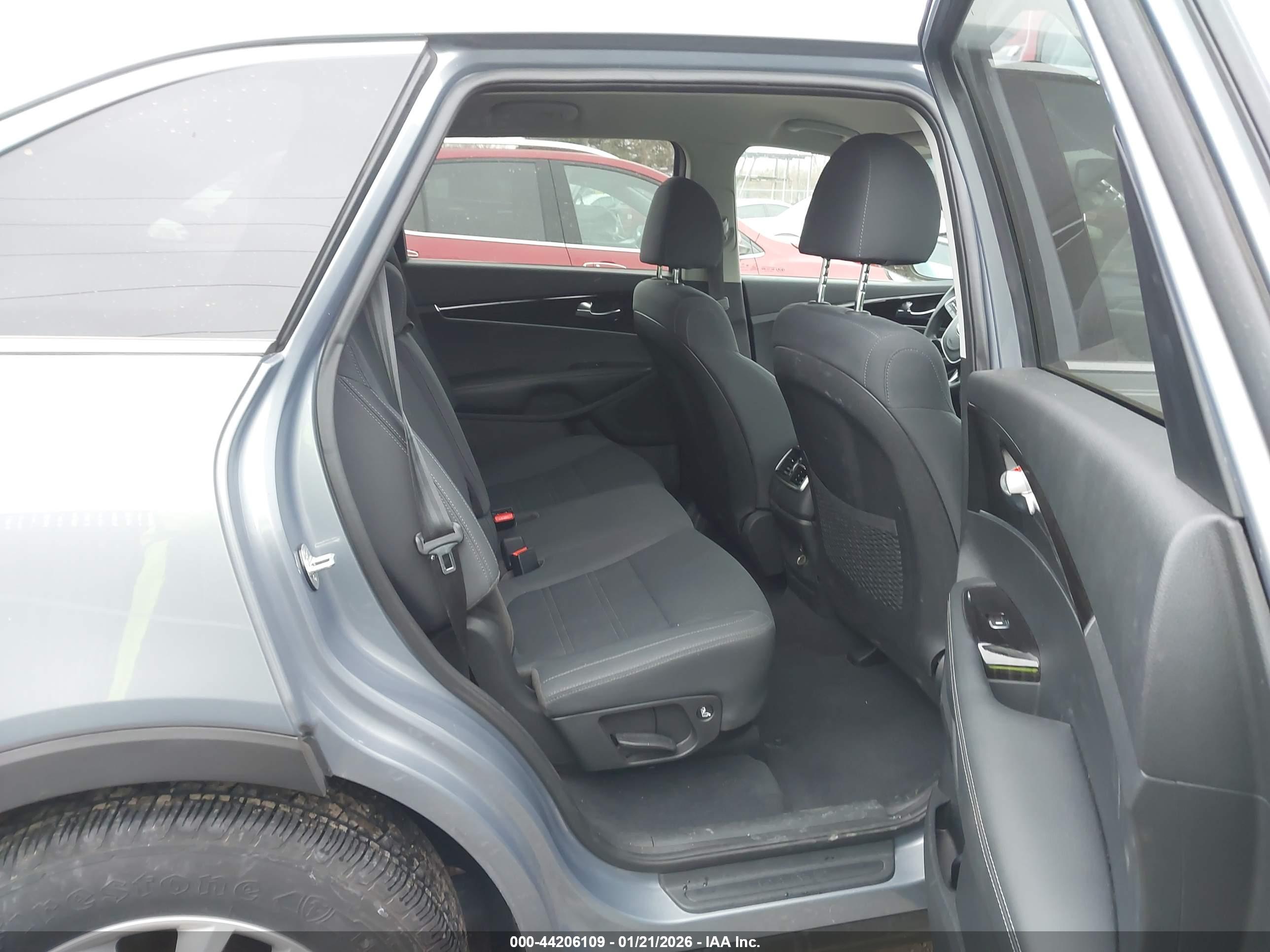 KIA SORENTO image 8