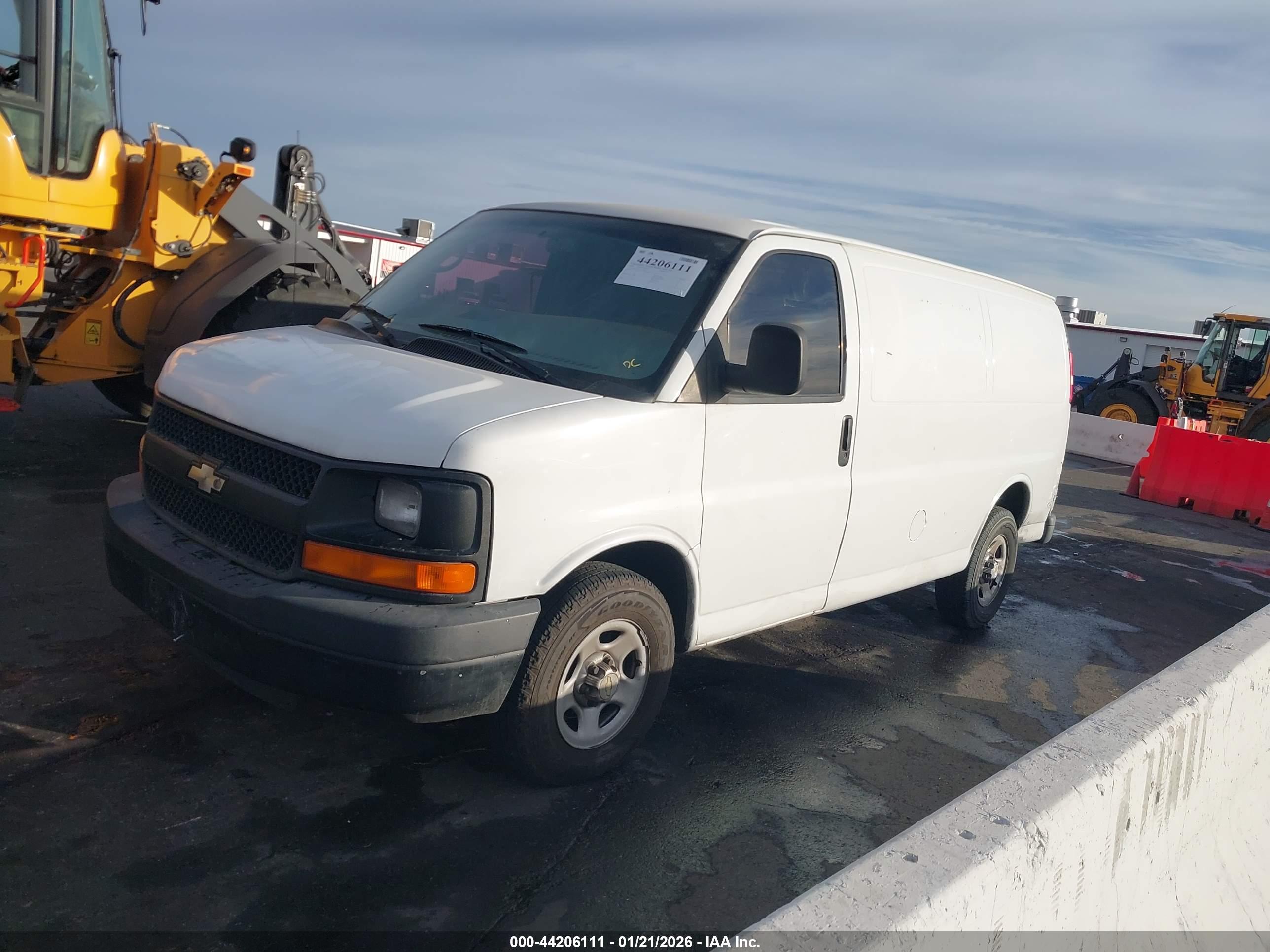 CHEVROLET EXPRESS image 2