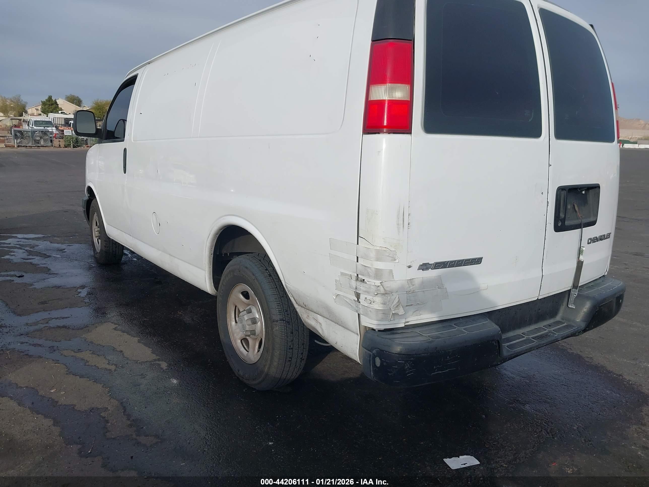 CHEVROLET EXPRESS image 3