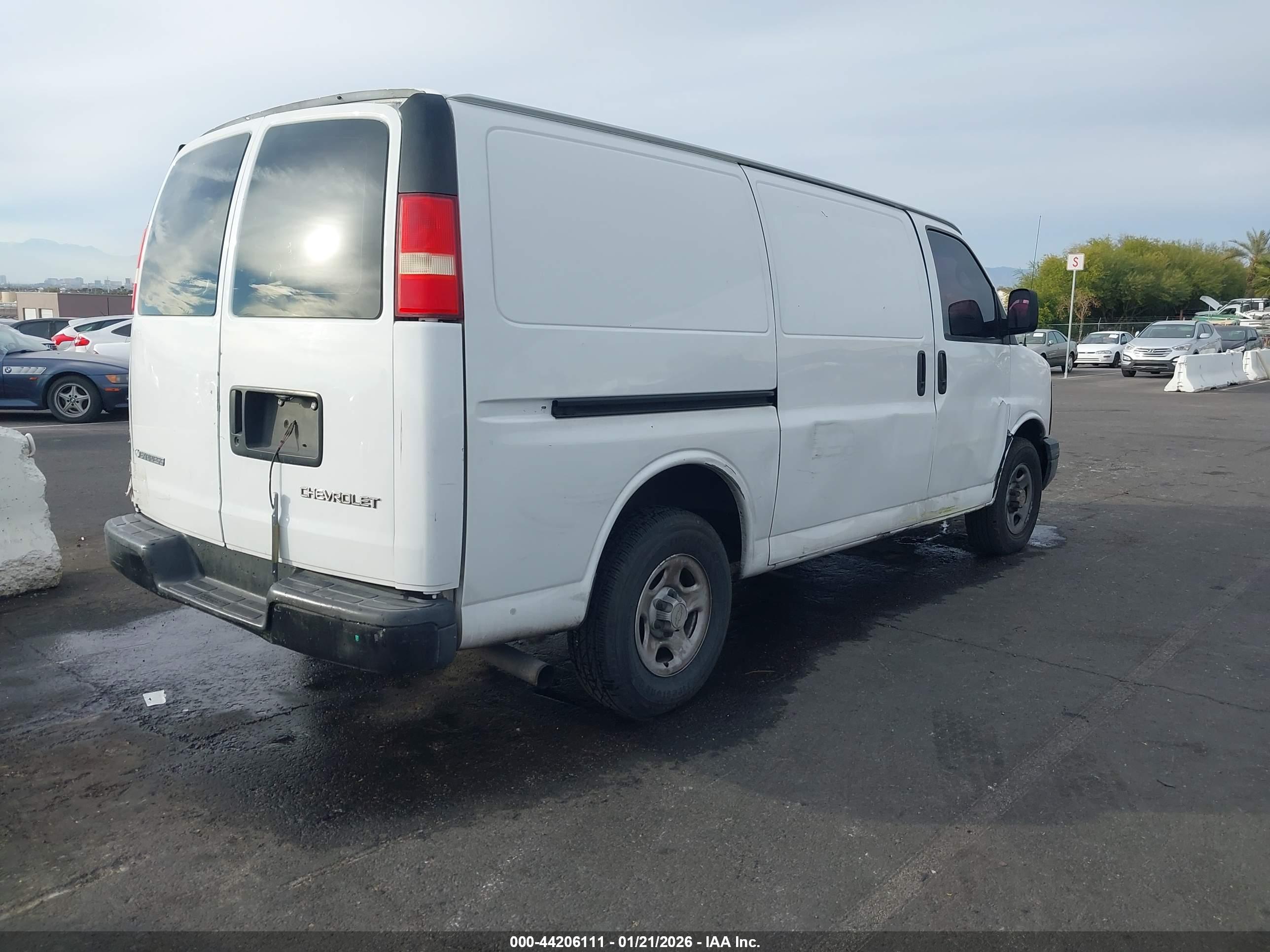 CHEVROLET EXPRESS image 4