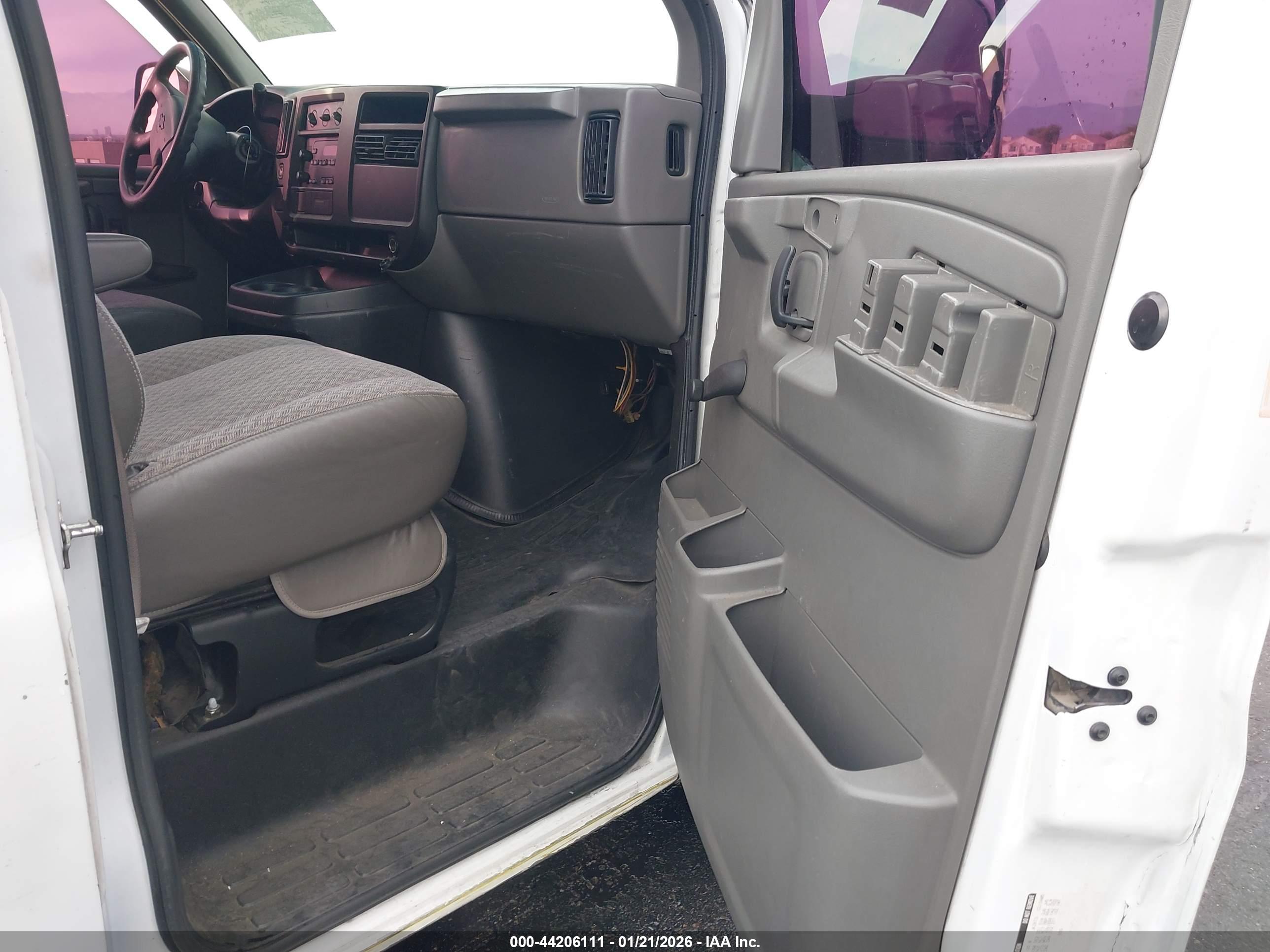 CHEVROLET EXPRESS image 5