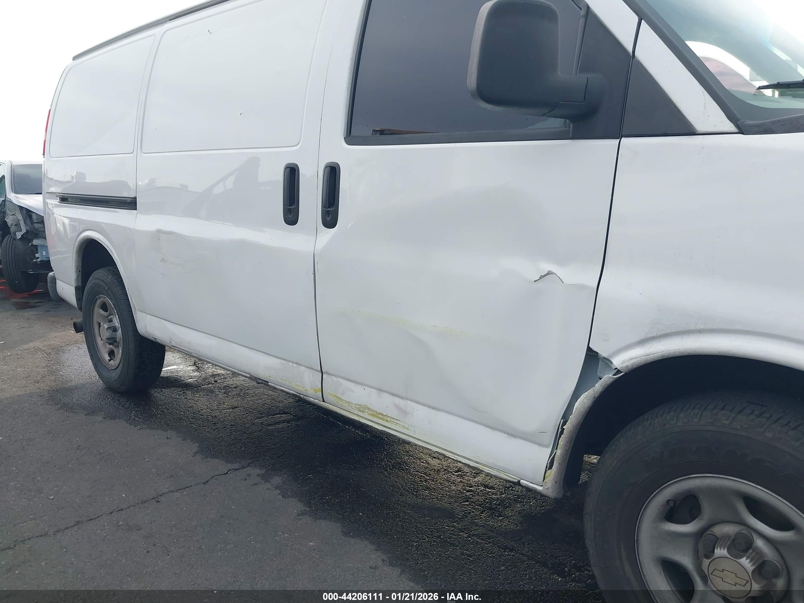 CHEVROLET EXPRESS image 6