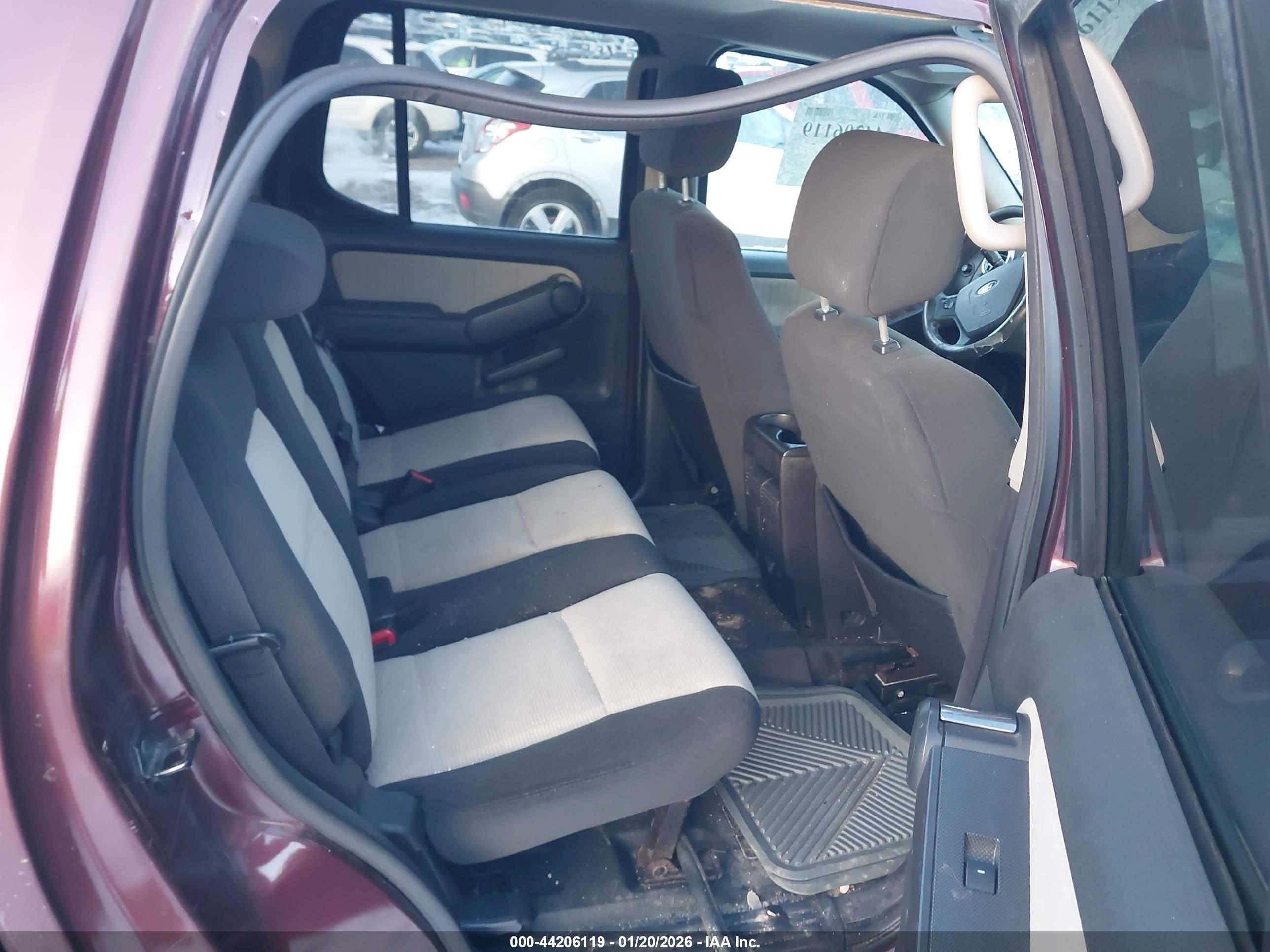 FORD EXPLORER image 8