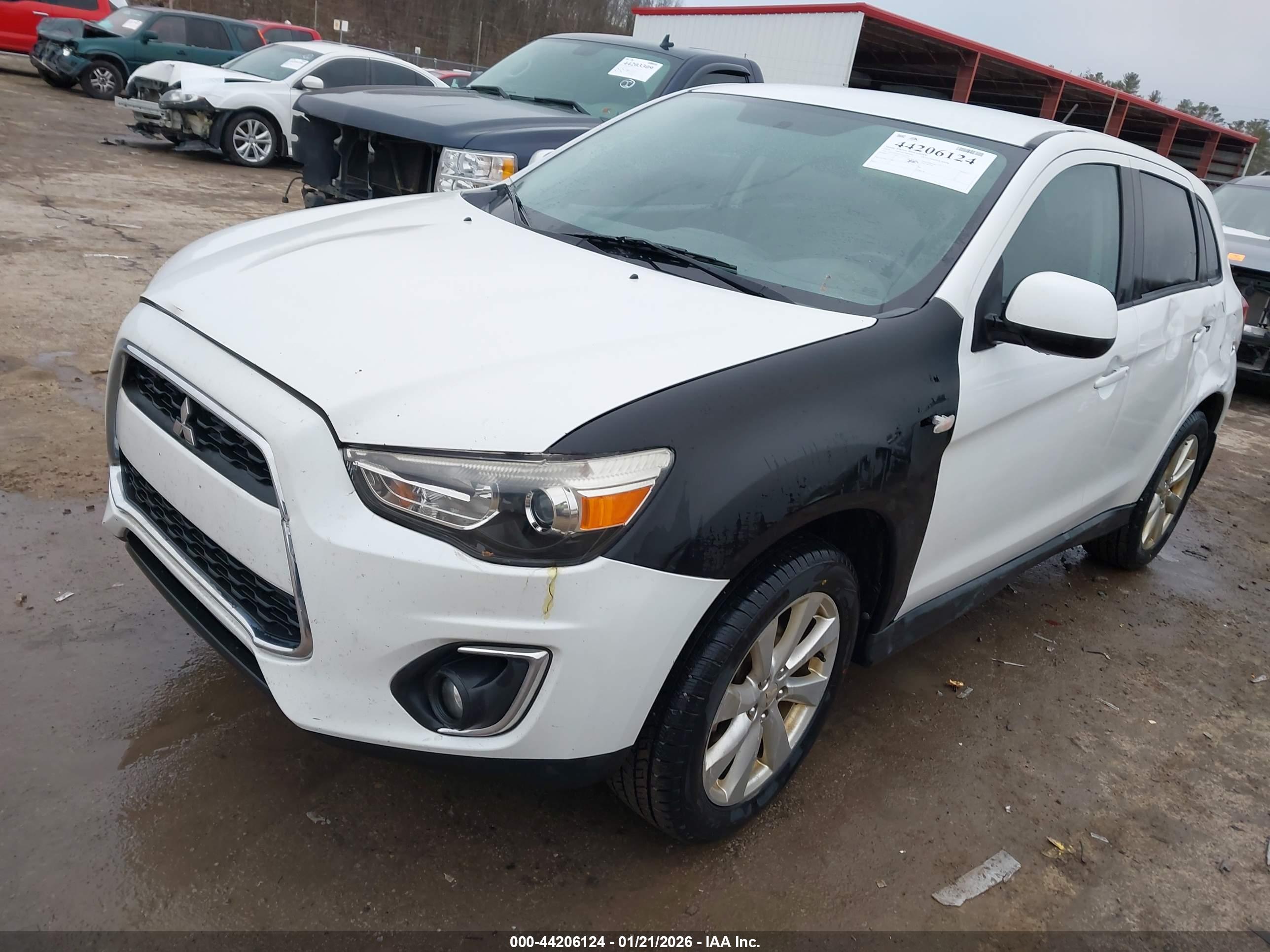 MITSUBISHI OUTLANDER image 2