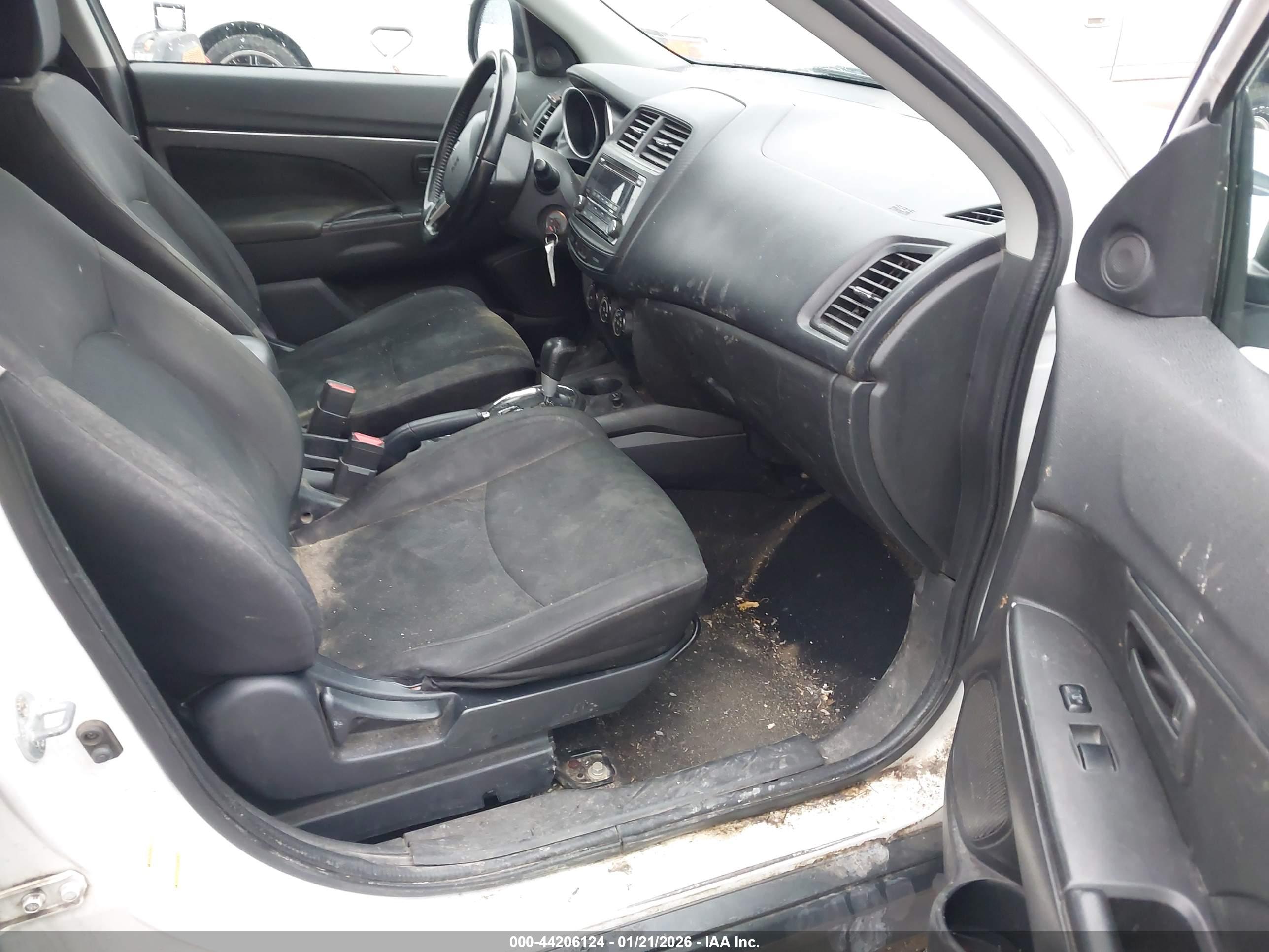 MITSUBISHI OUTLANDER image 5