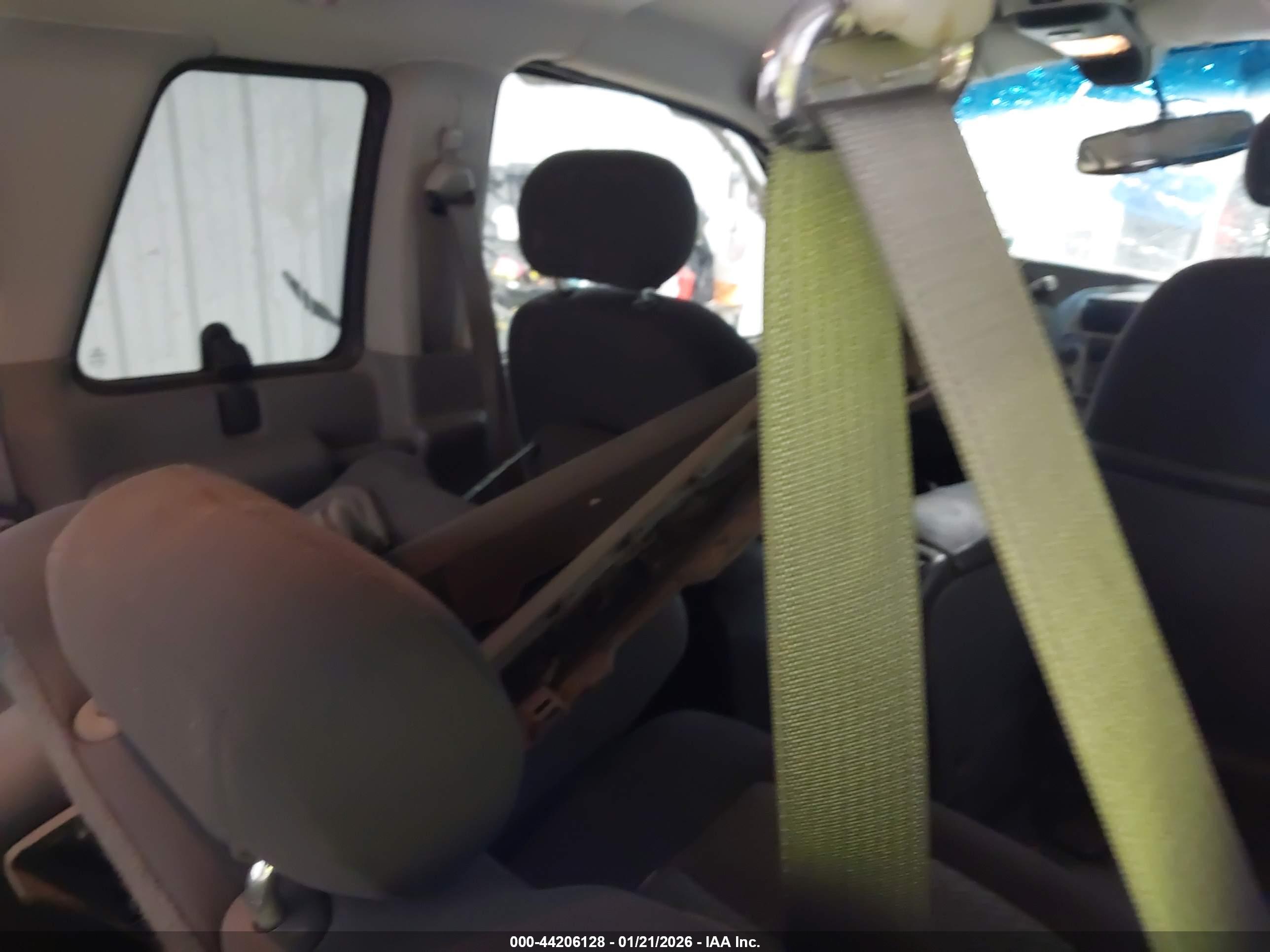 FORD EXPLORER image 8