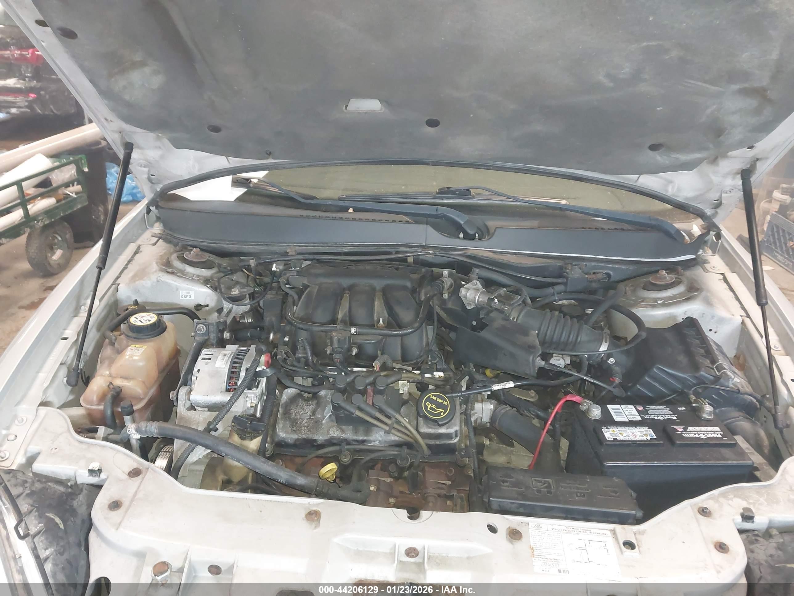 FORD TAURUS image 10