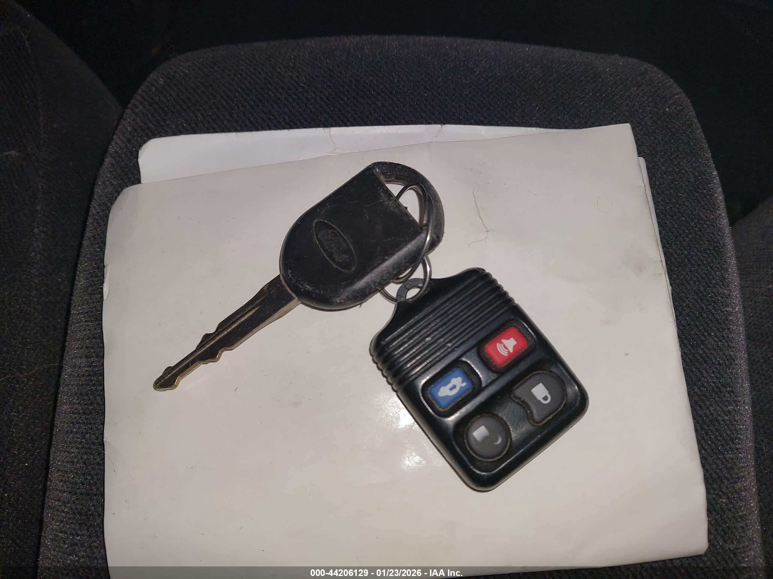 FORD TAURUS image 11