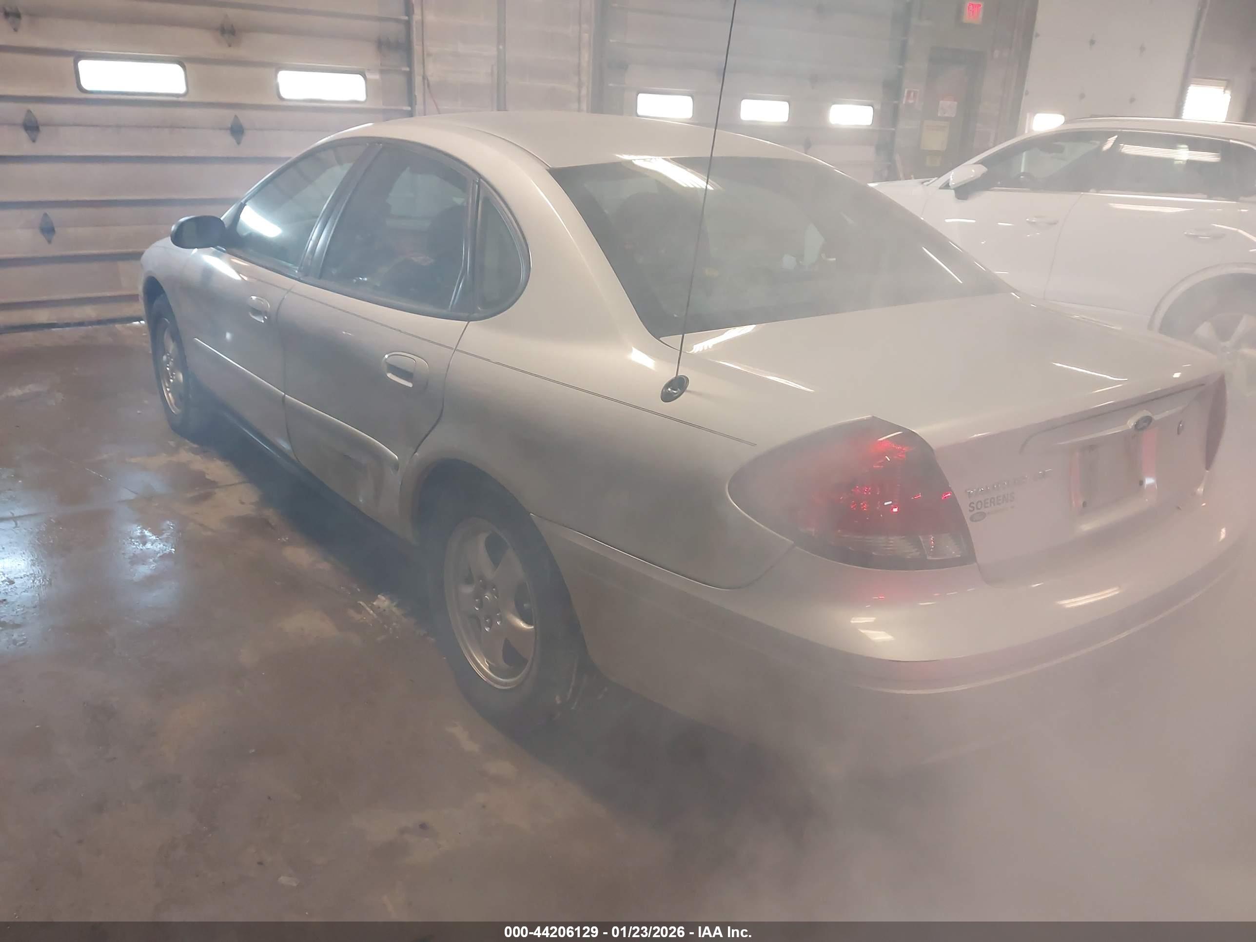 FORD TAURUS image 3
