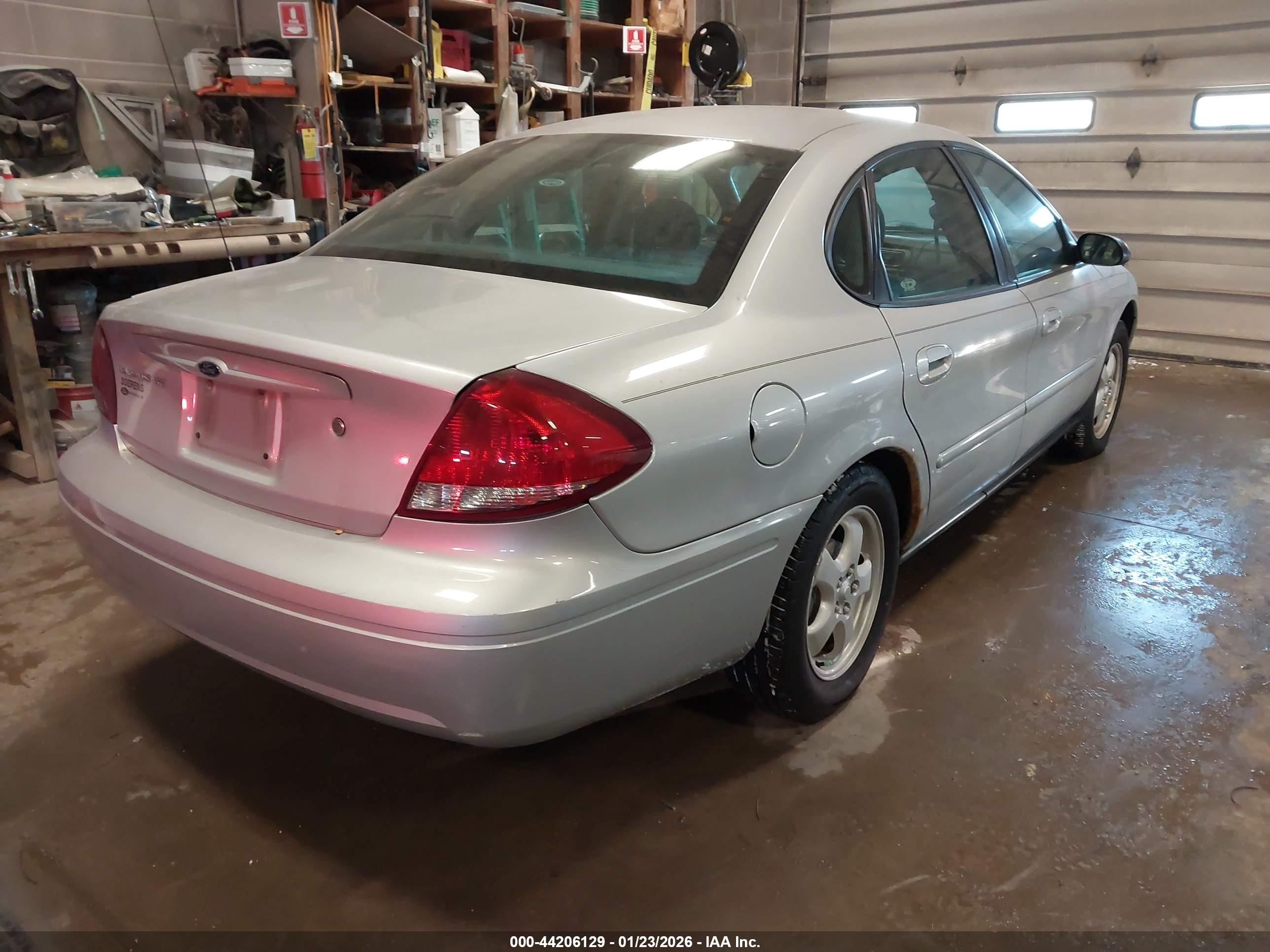 FORD TAURUS image 4