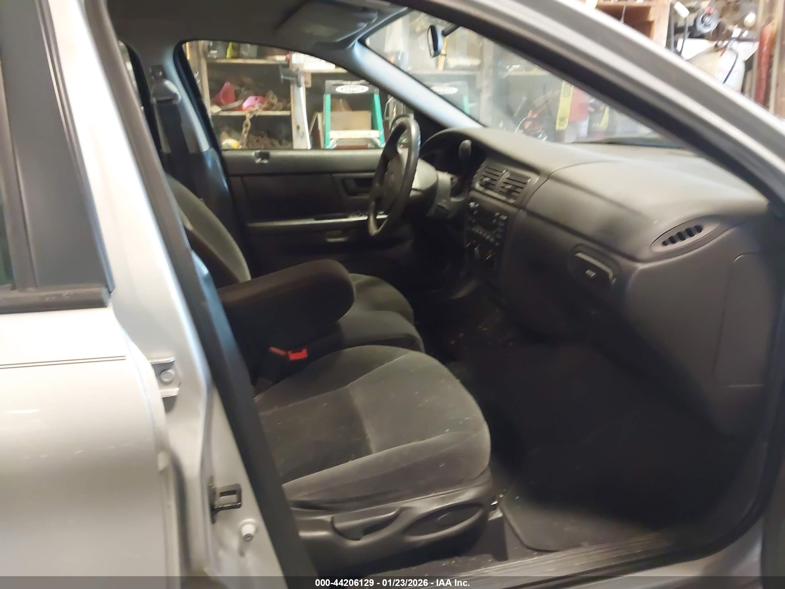 FORD TAURUS image 5