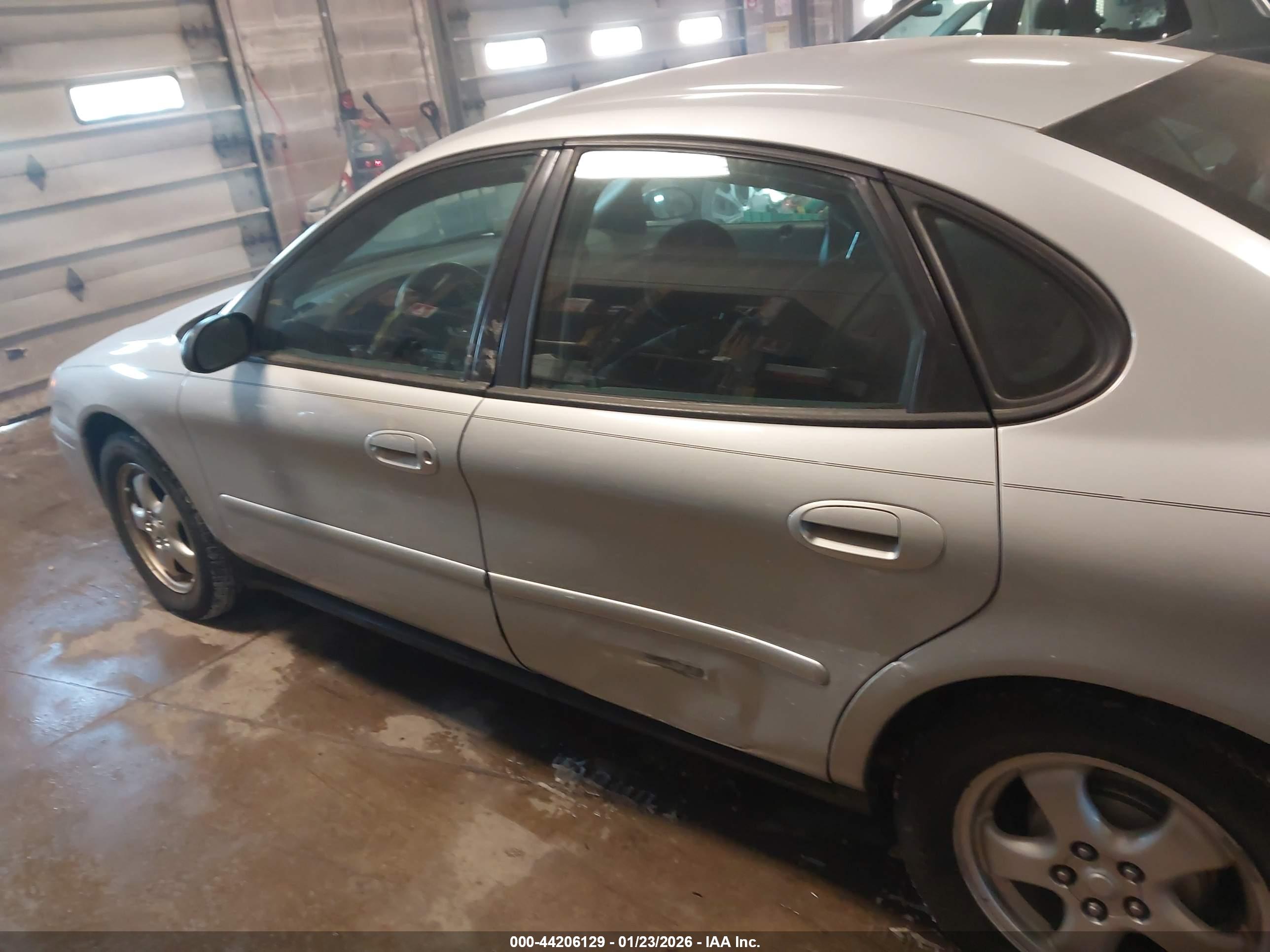 FORD TAURUS image 6