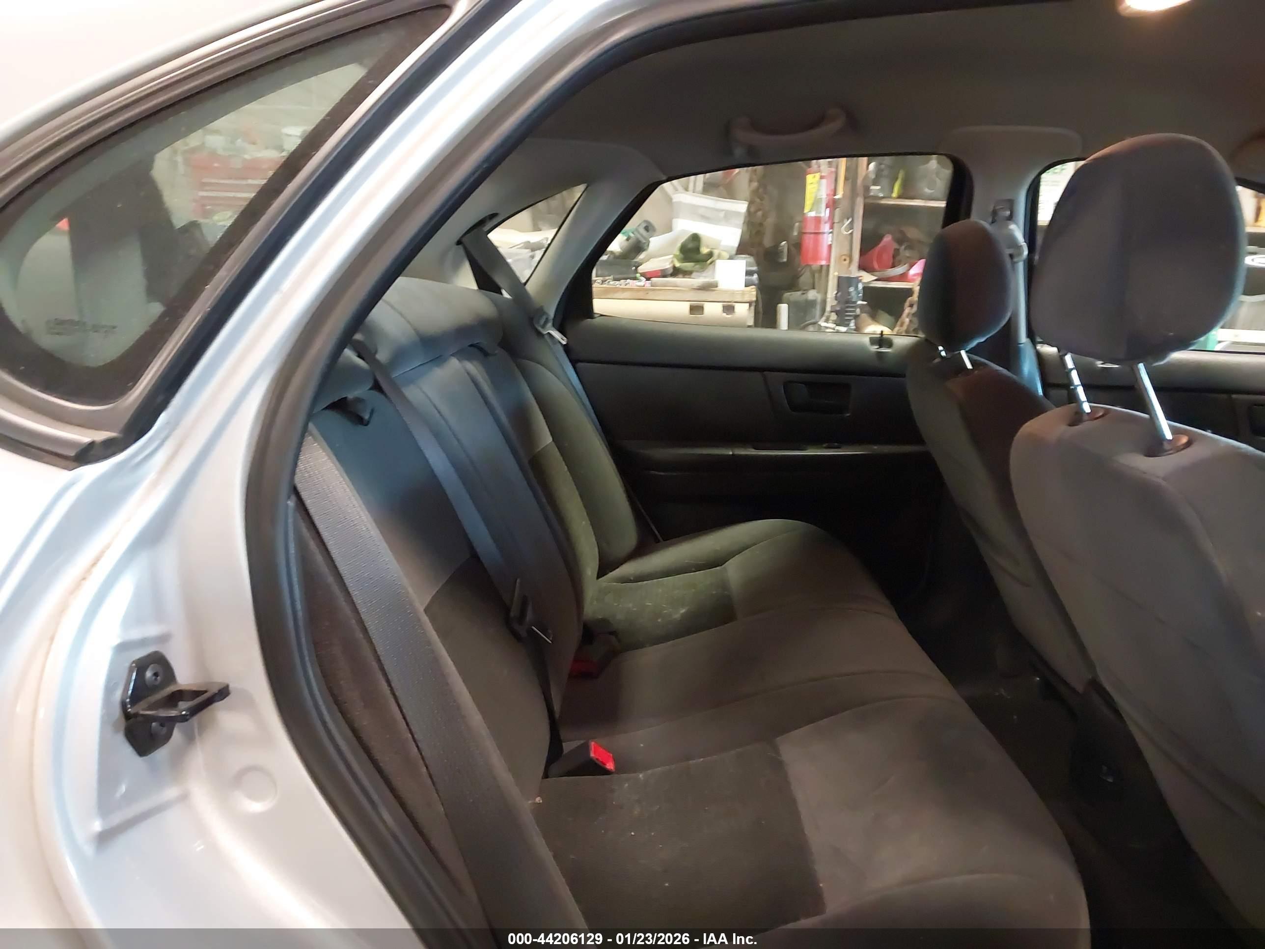 FORD TAURUS image 8