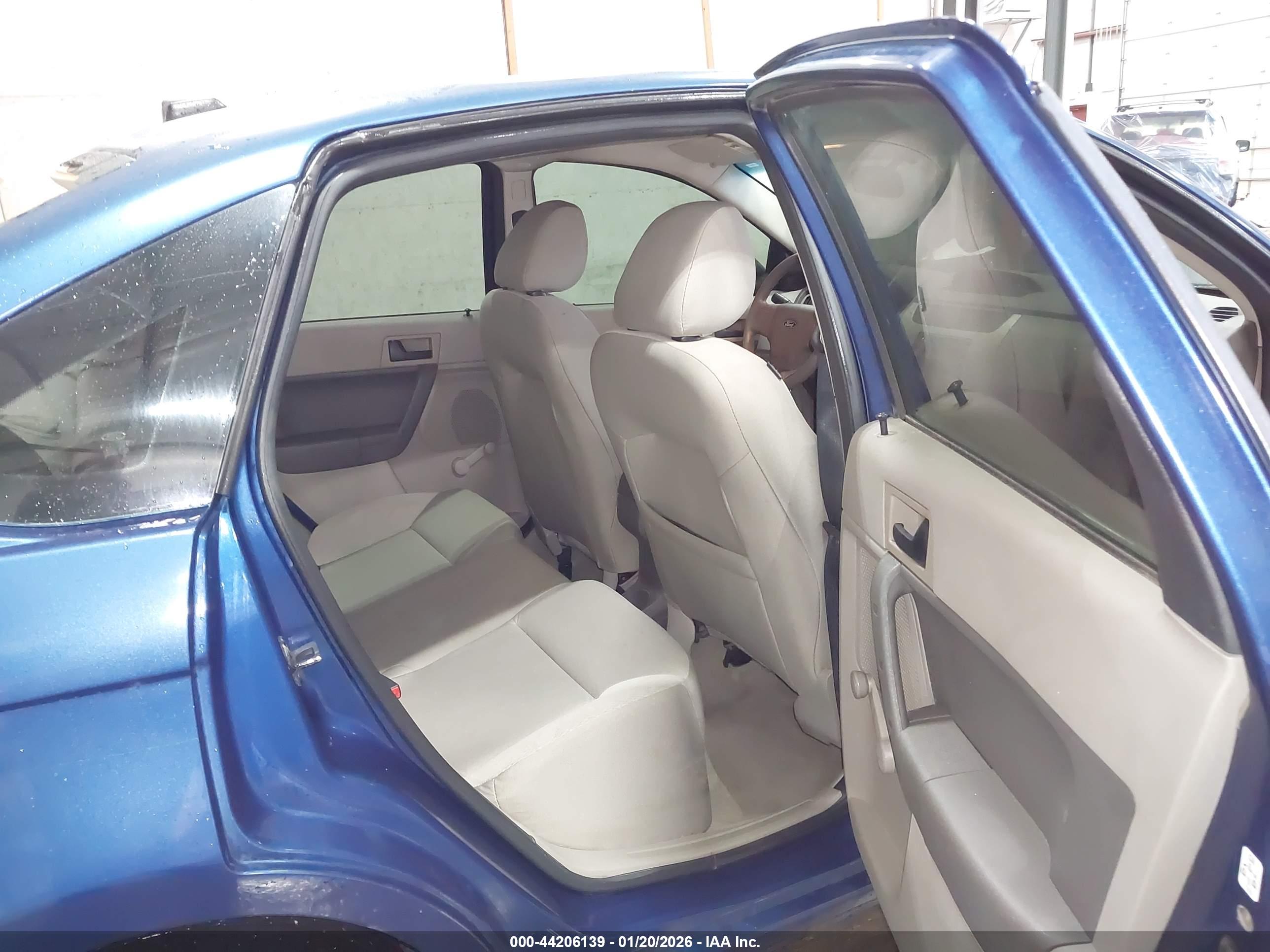 FORD FOCUS image 8