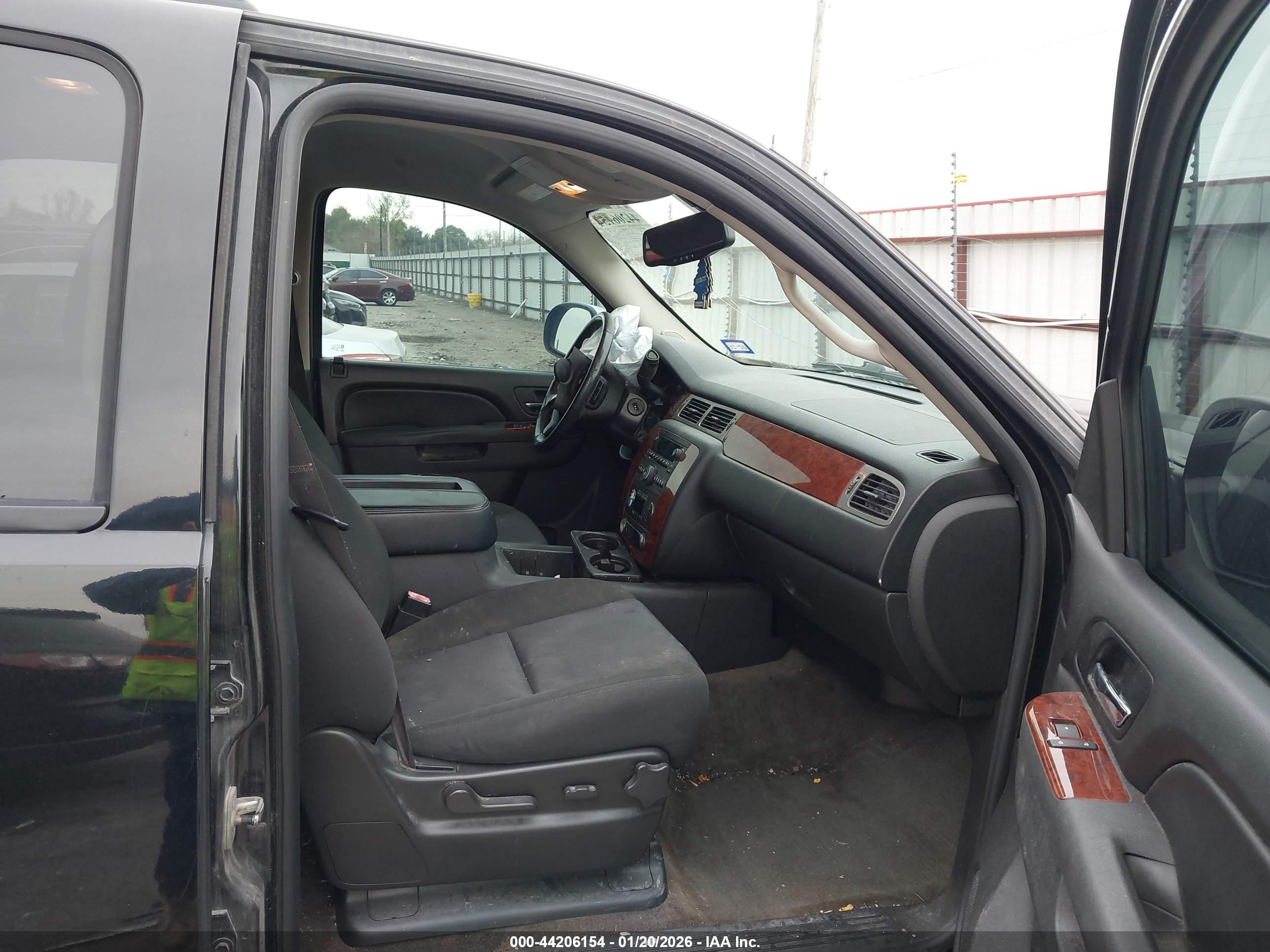 CHEVROLET TAHOE image 5