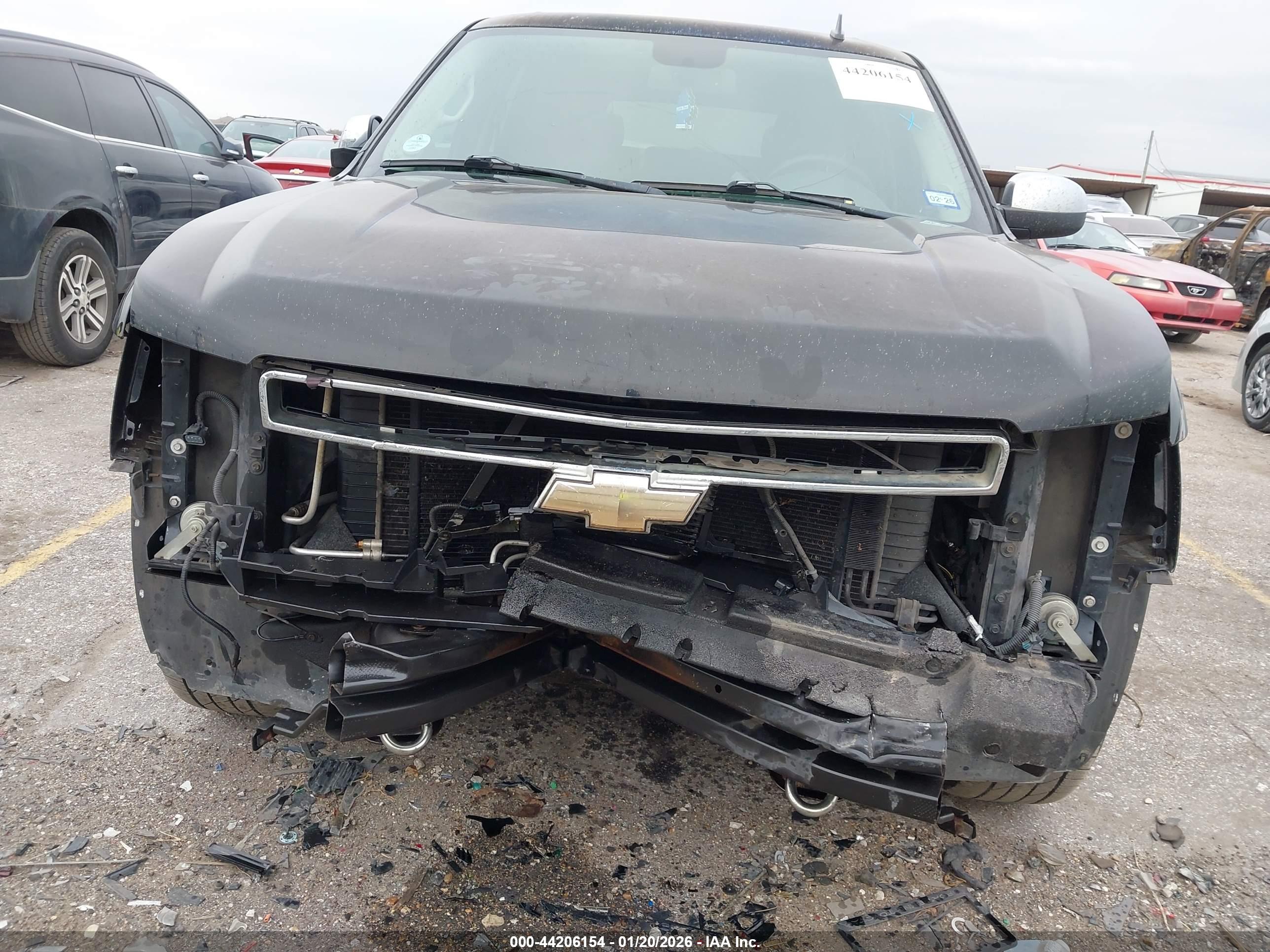 CHEVROLET TAHOE image 6