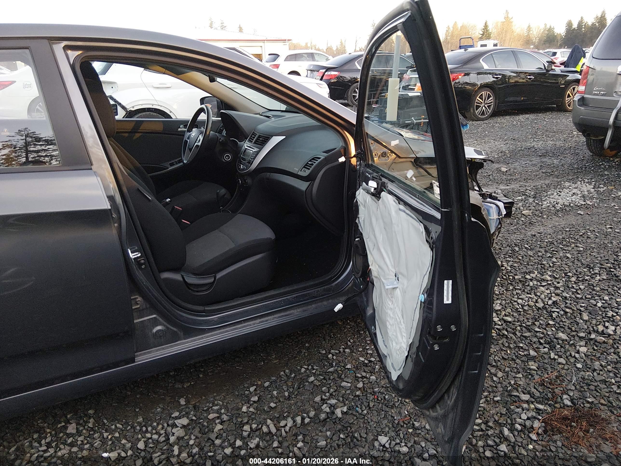 HYUNDAI ACCENT image 5
