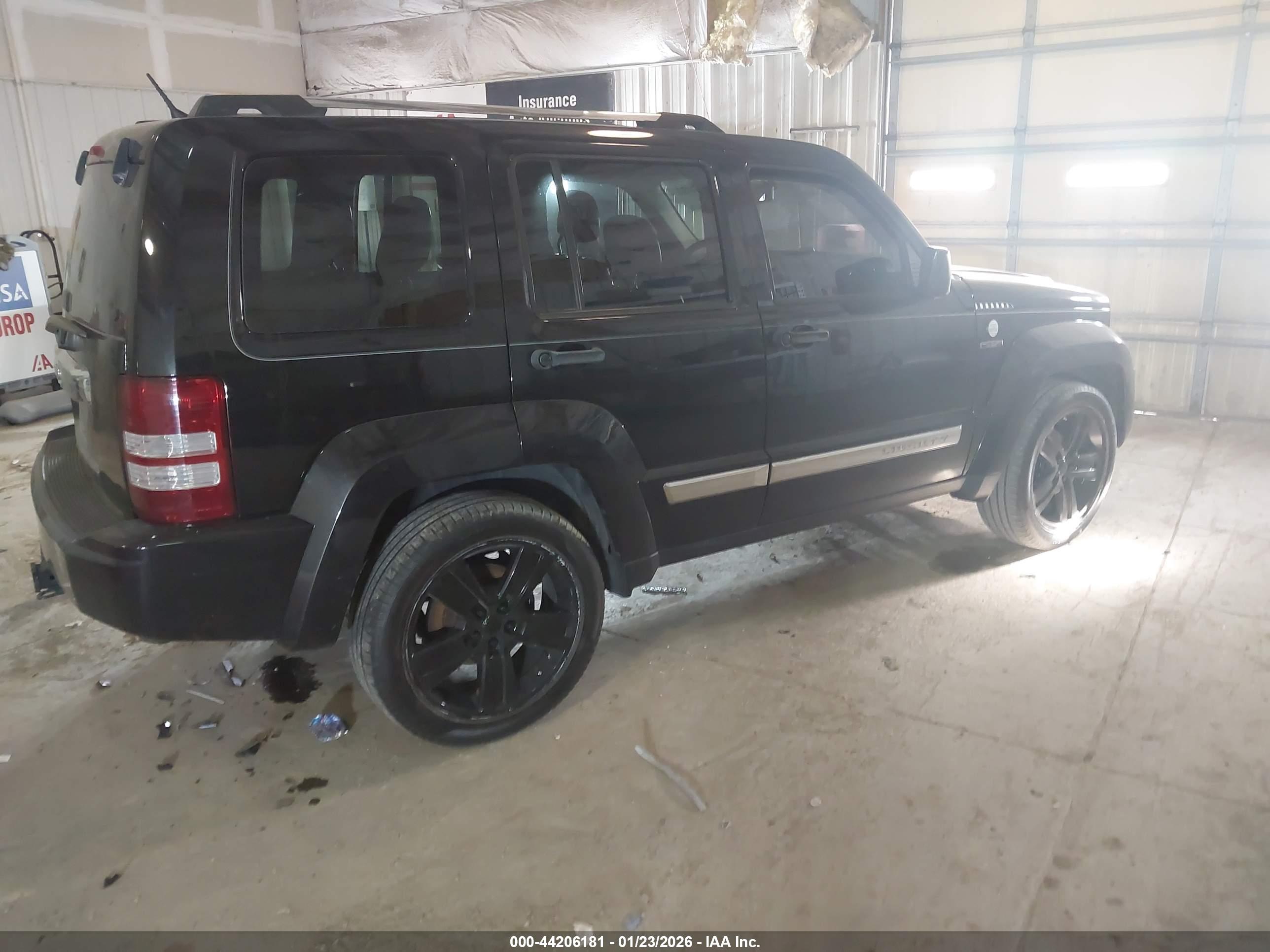 JEEP LIBERTY image 4