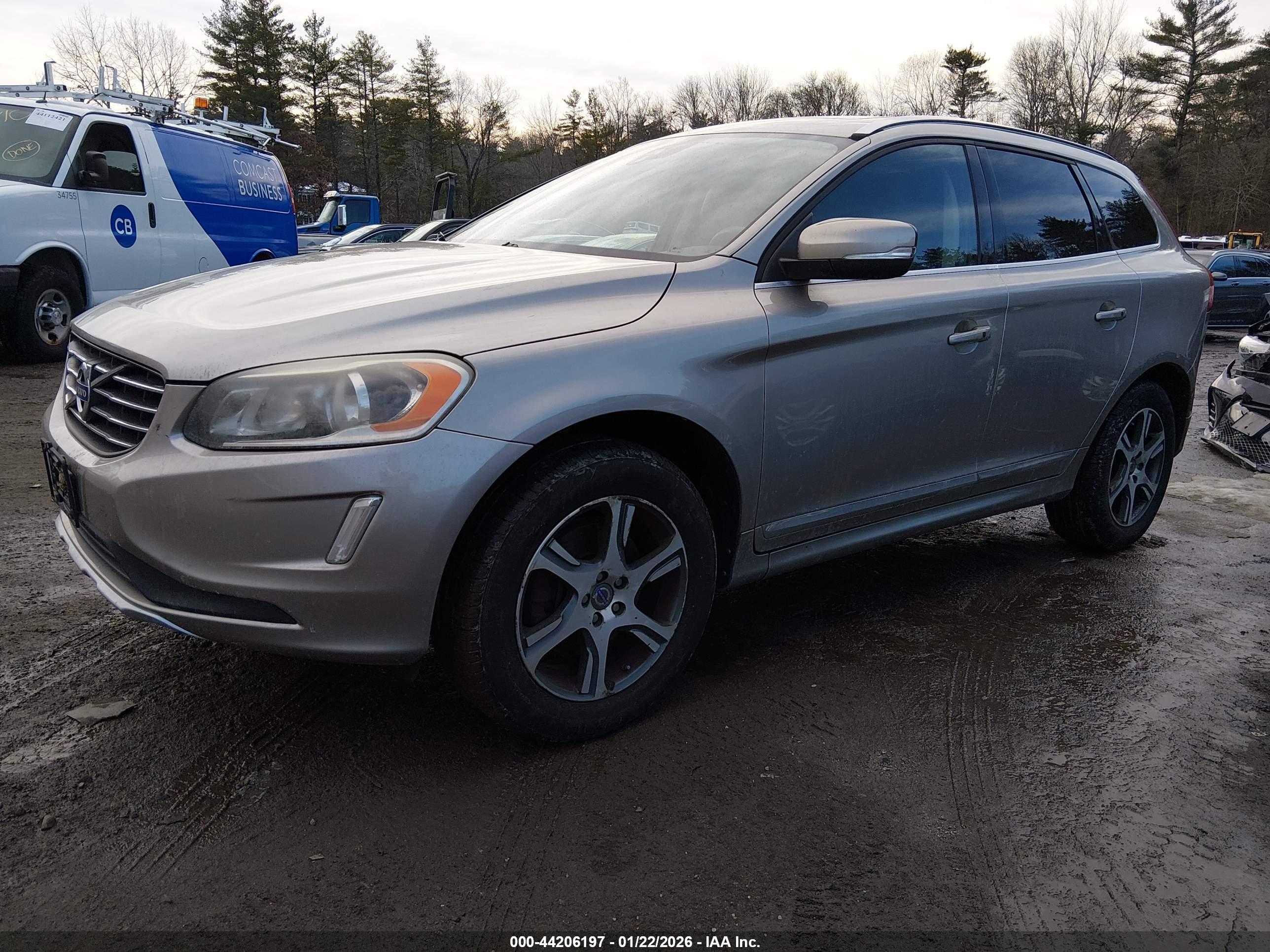 VOLVO XC60 image 2